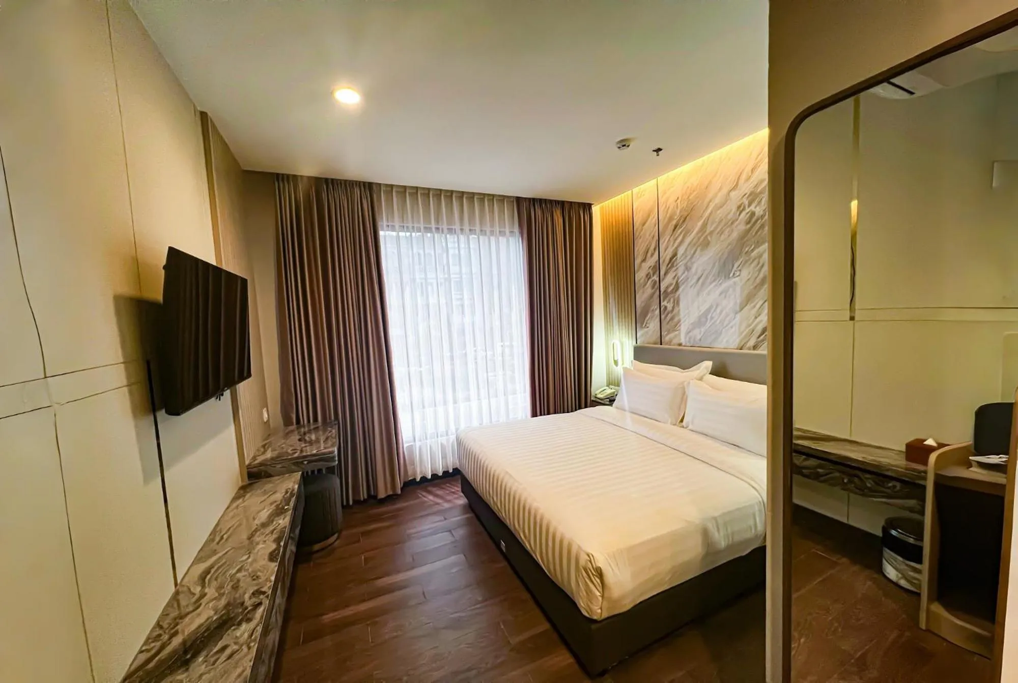 Bathroom, Bed in d'primahotel PIK Jakarta