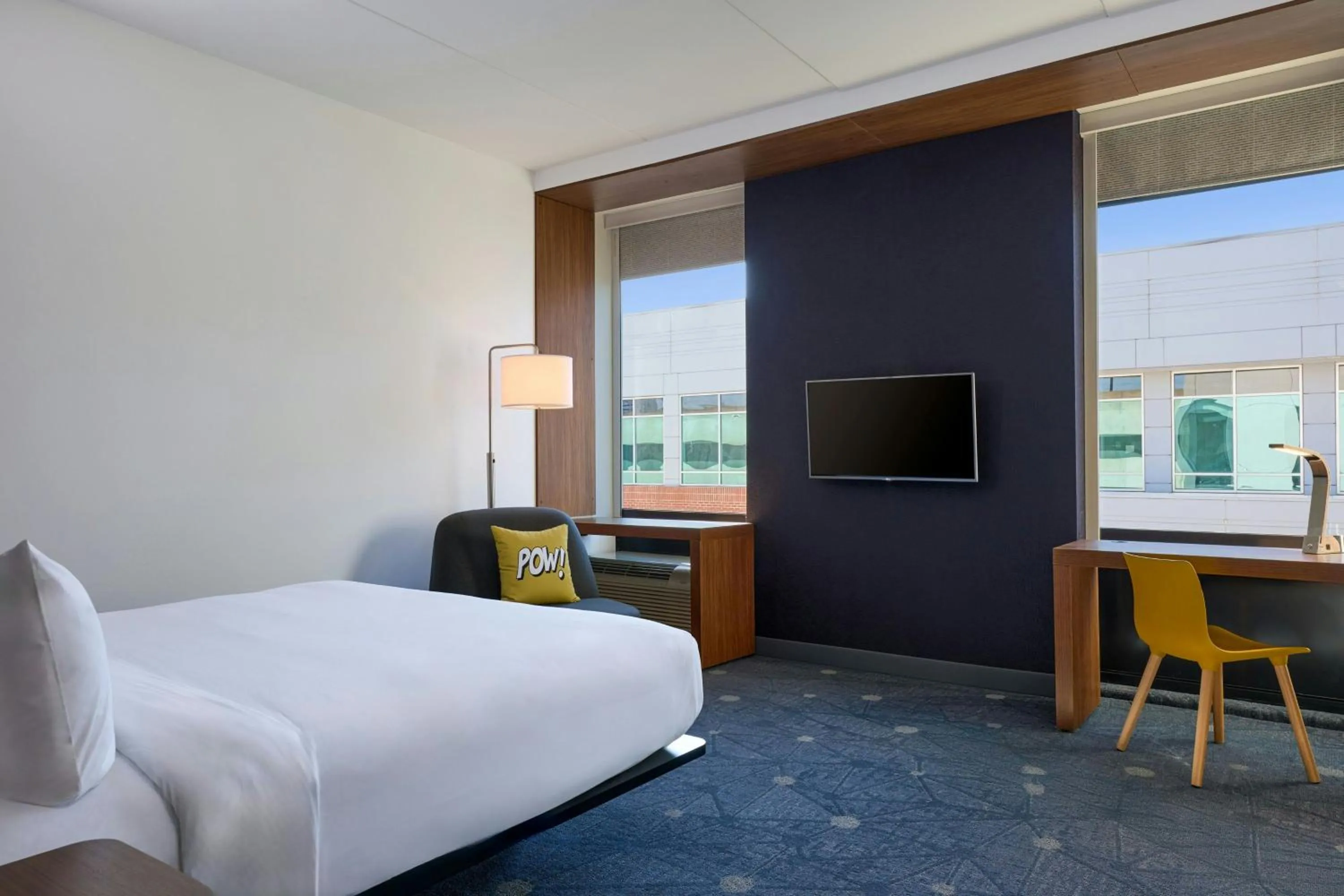 Photo of the whole room, Bed in Aloft Durham Downtown