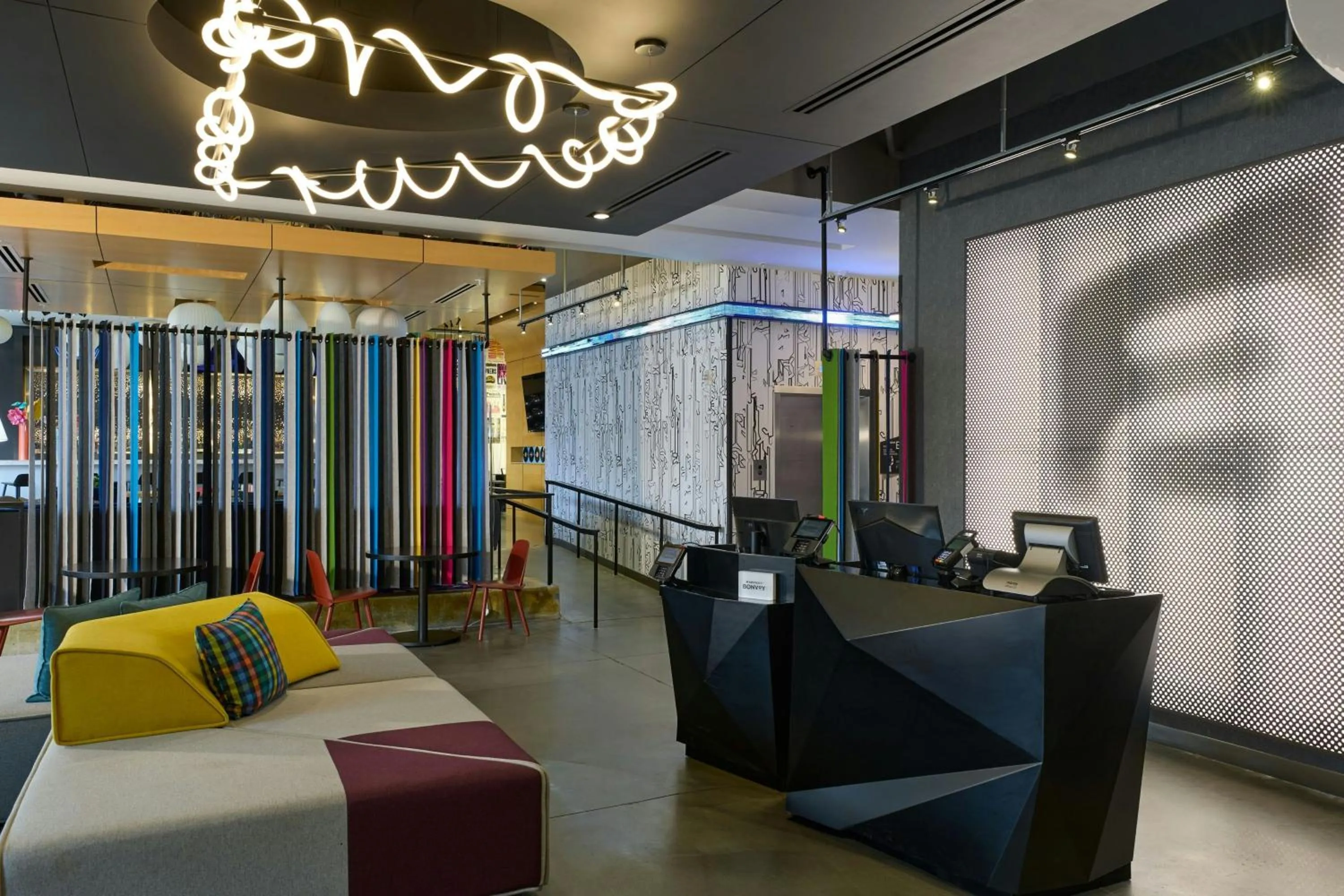 Lobby or reception, Bed in Aloft Durham Downtown