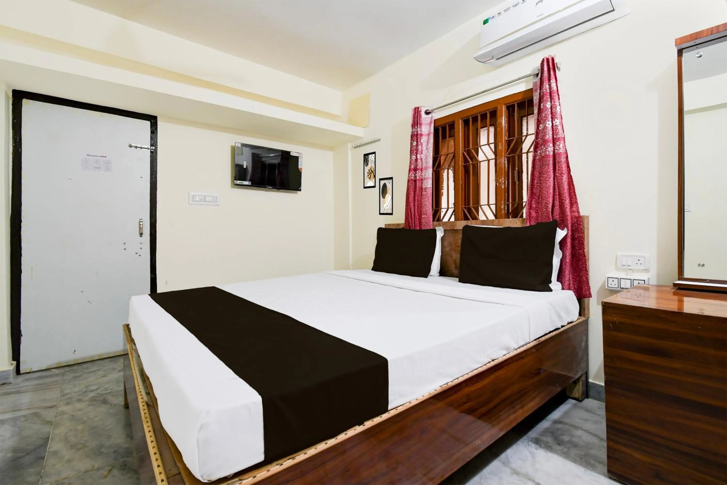 Bedroom, Bed in Super Hotel O Khandagiri Near DN Regalia Mall