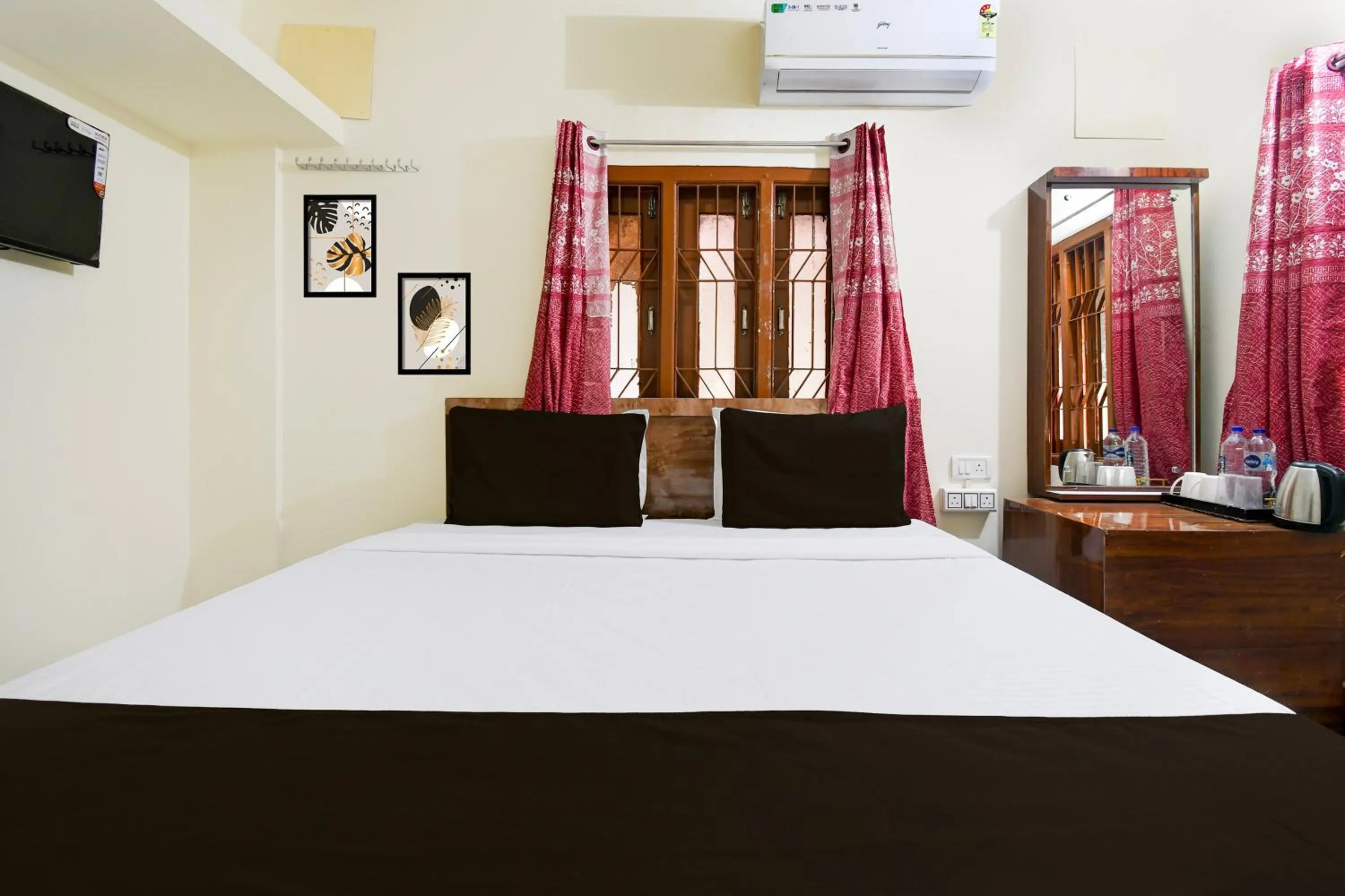 Bedroom, Bed in Super Hotel O Khandagiri Near DN Regalia Mall