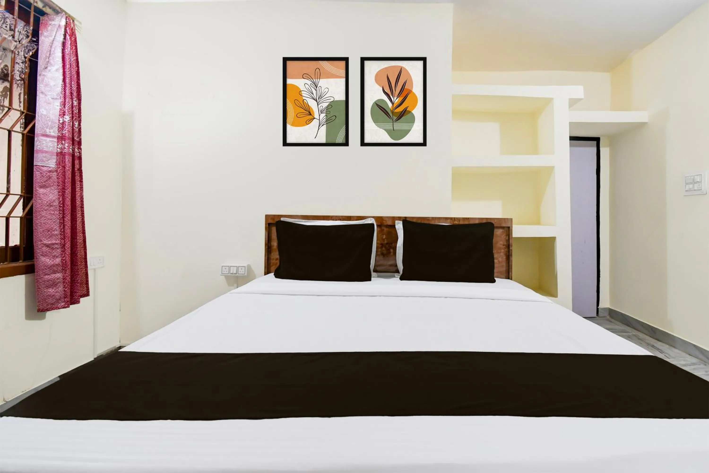 Bedroom, Bed in Super Hotel O Khandagiri Near DN Regalia Mall