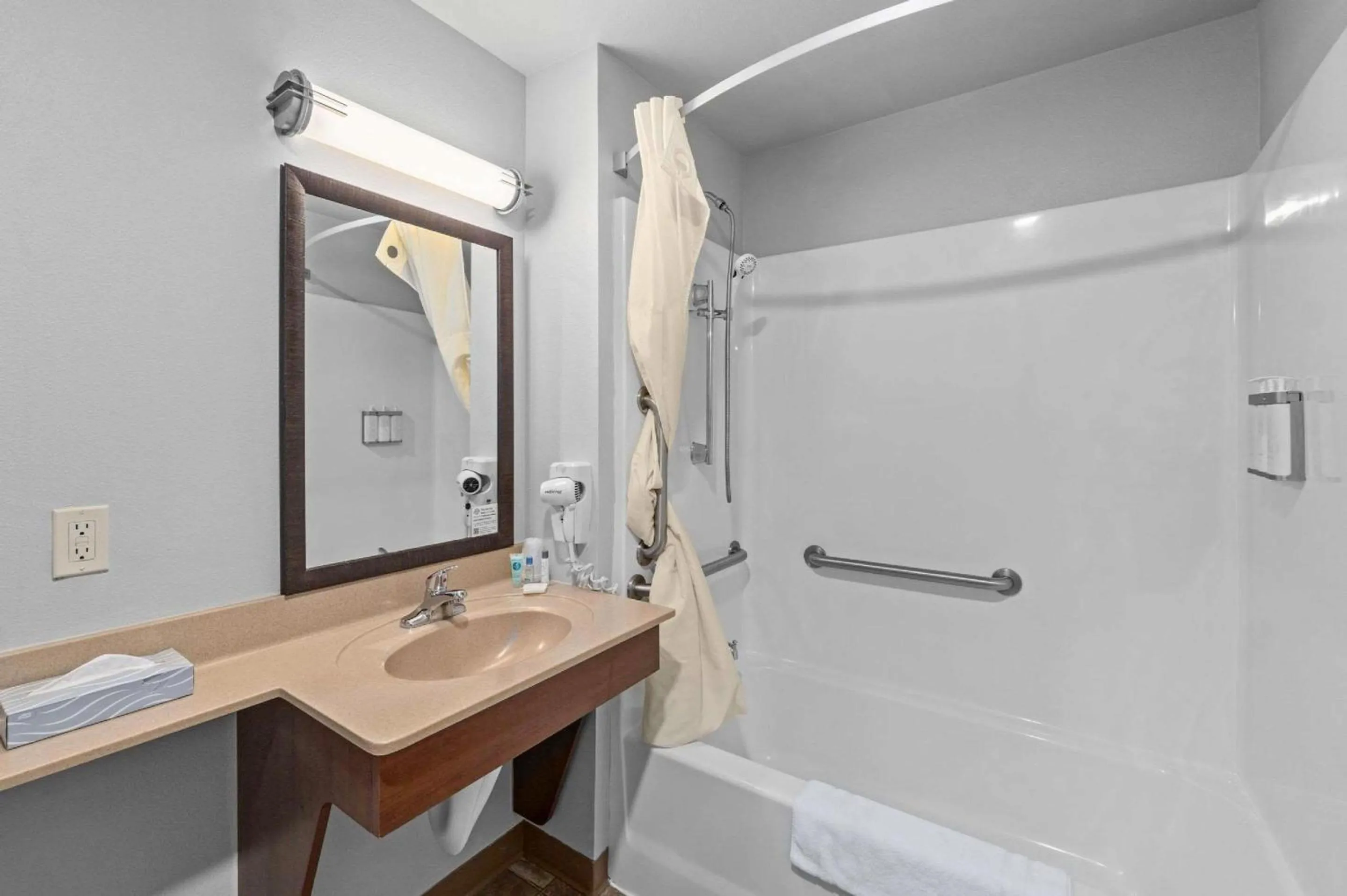 Bedroom in MainStay Suites Spokane Valley