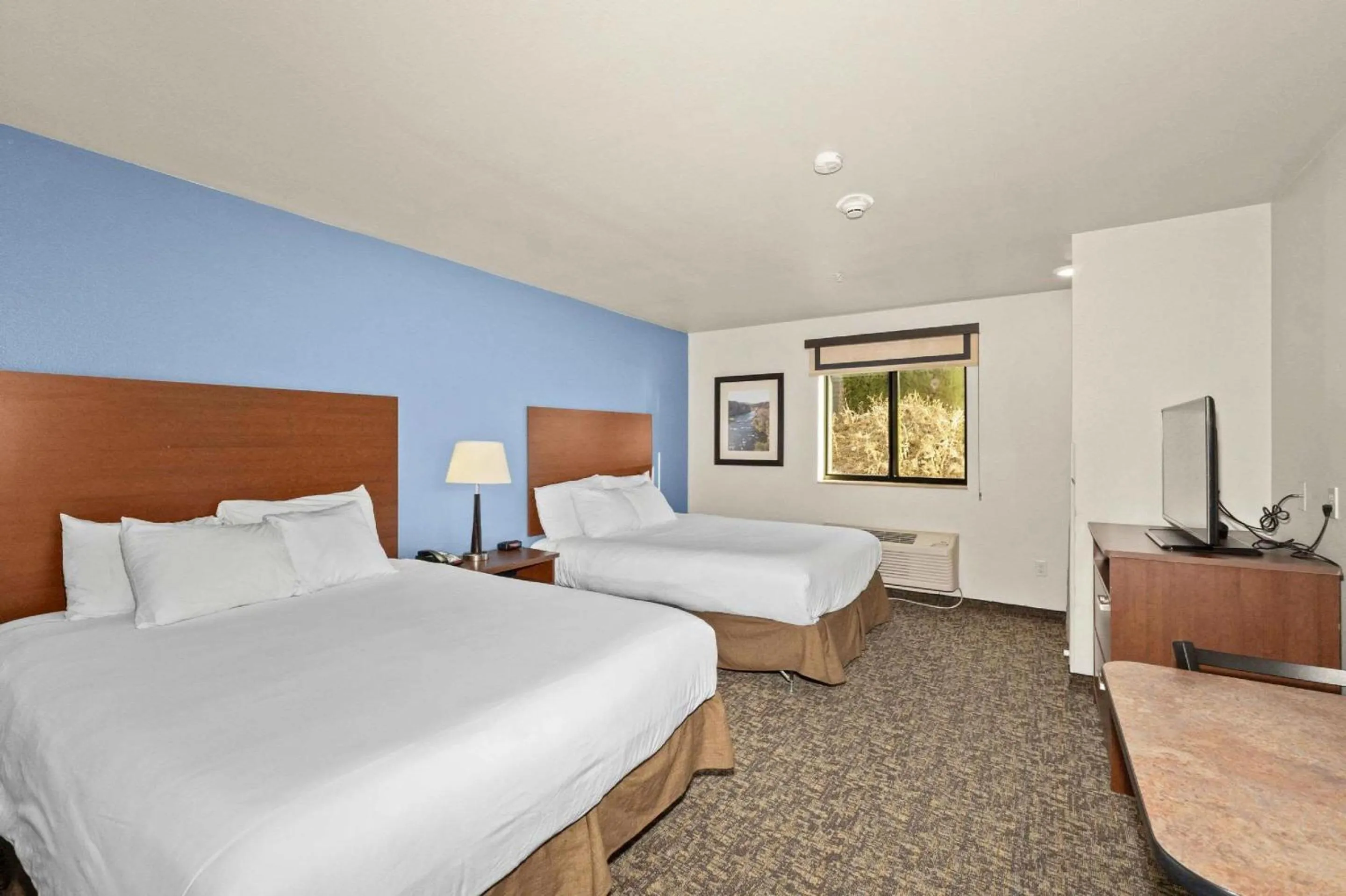 Bedroom, Bed in MainStay Suites Spokane Valley