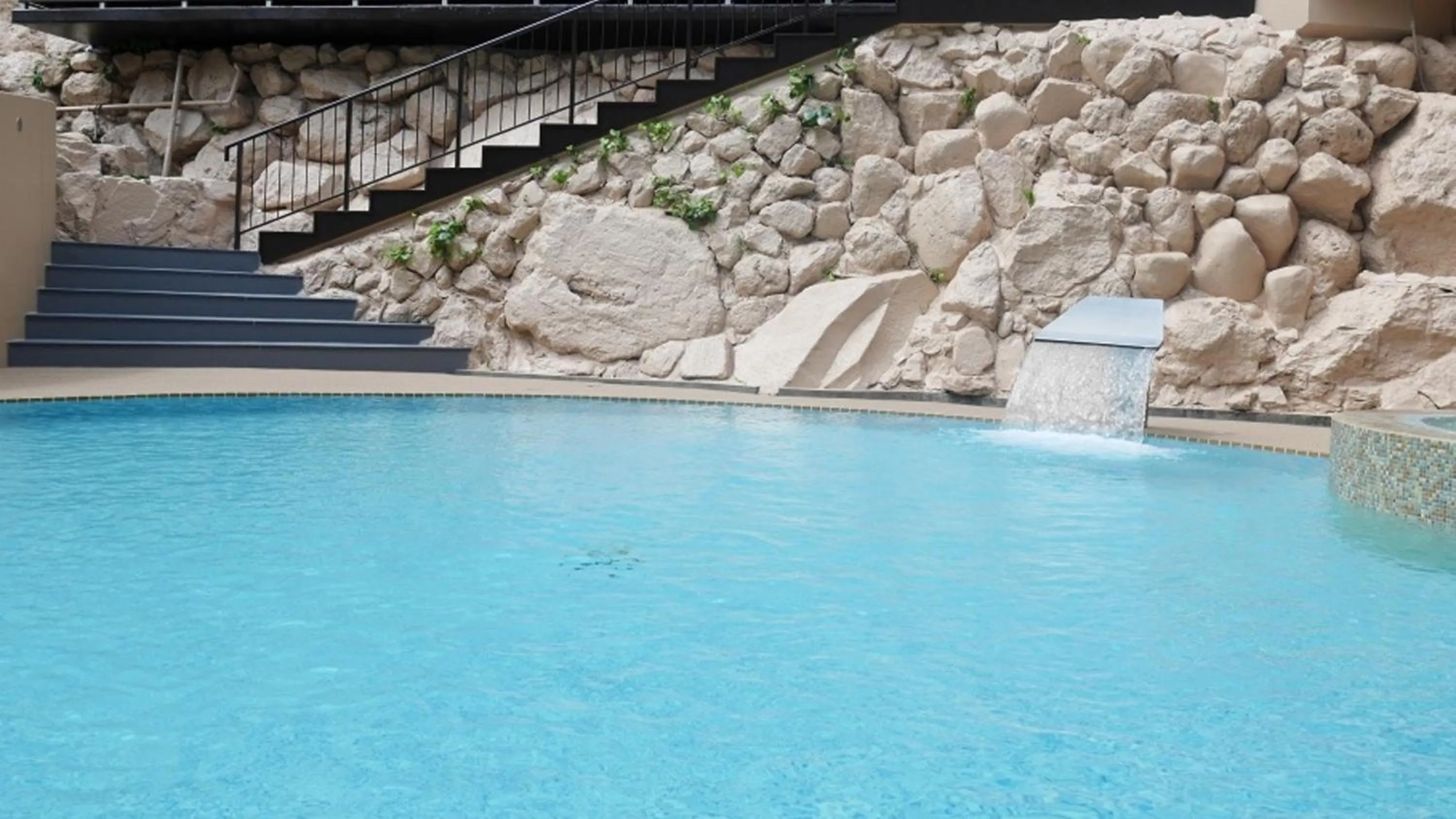 Swimming pool in Tsuetate Onsen Hotel Hizenya