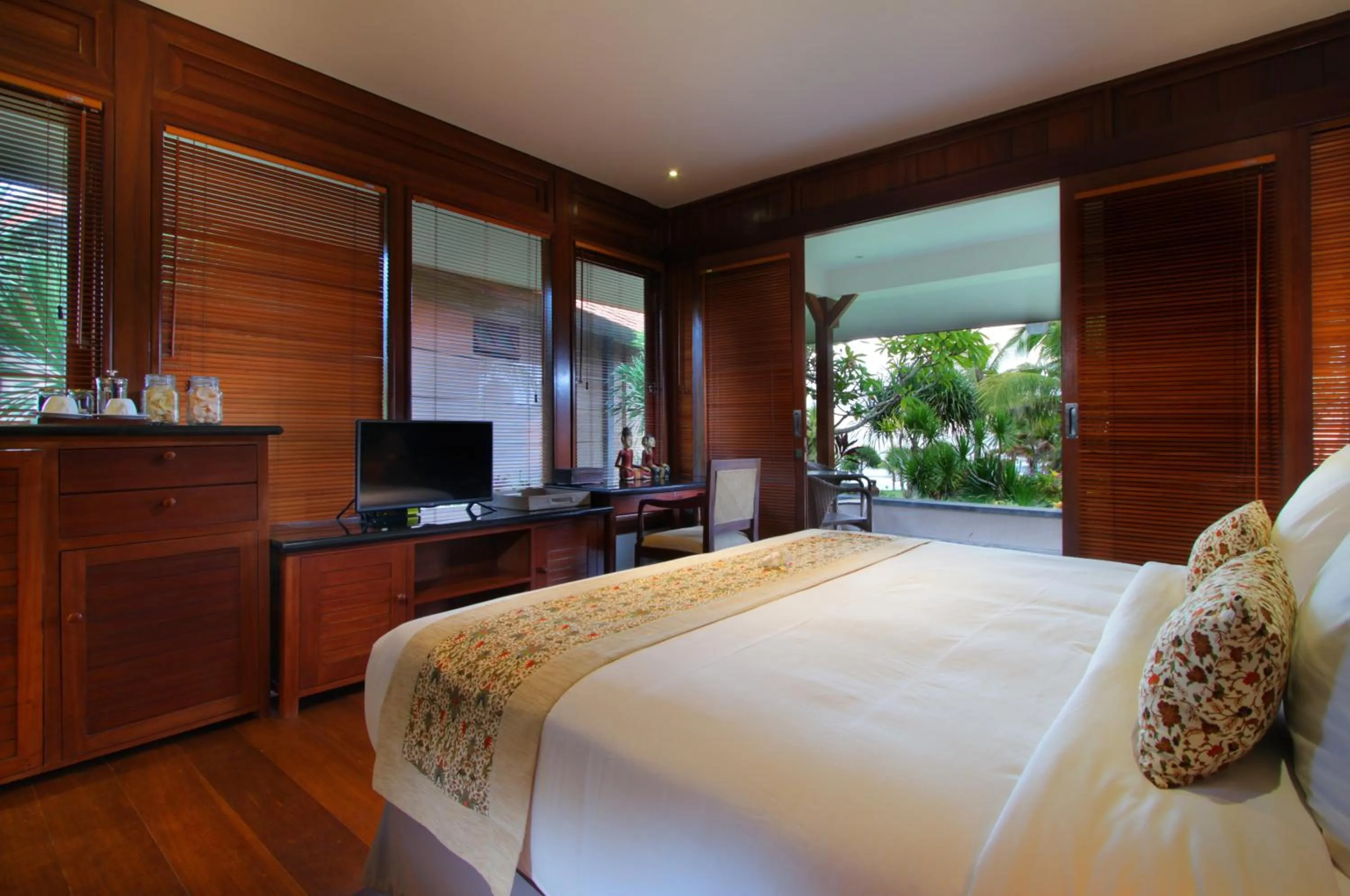 Bedroom, Bed in Amarta Beach Retreat by Nakula