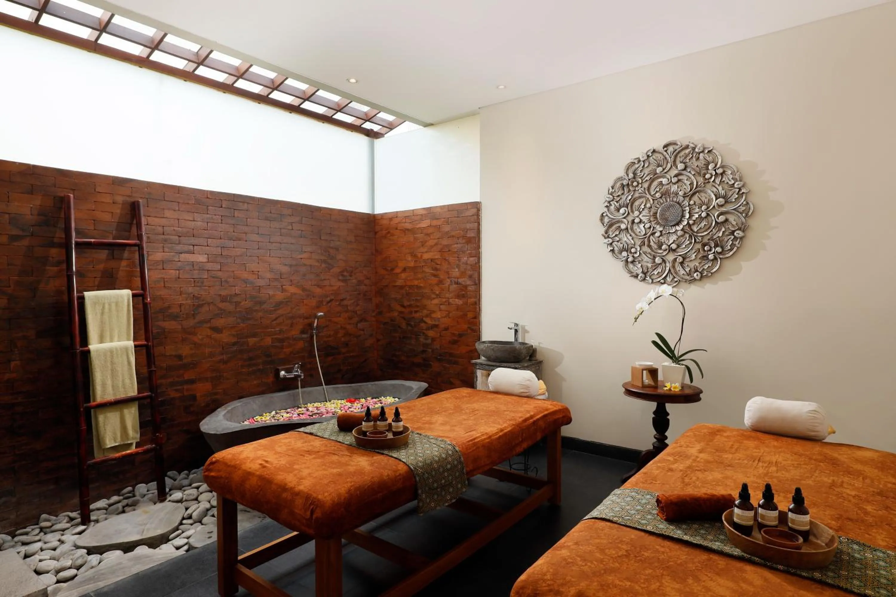 Massage in Amarta Beach Retreat by Nakula