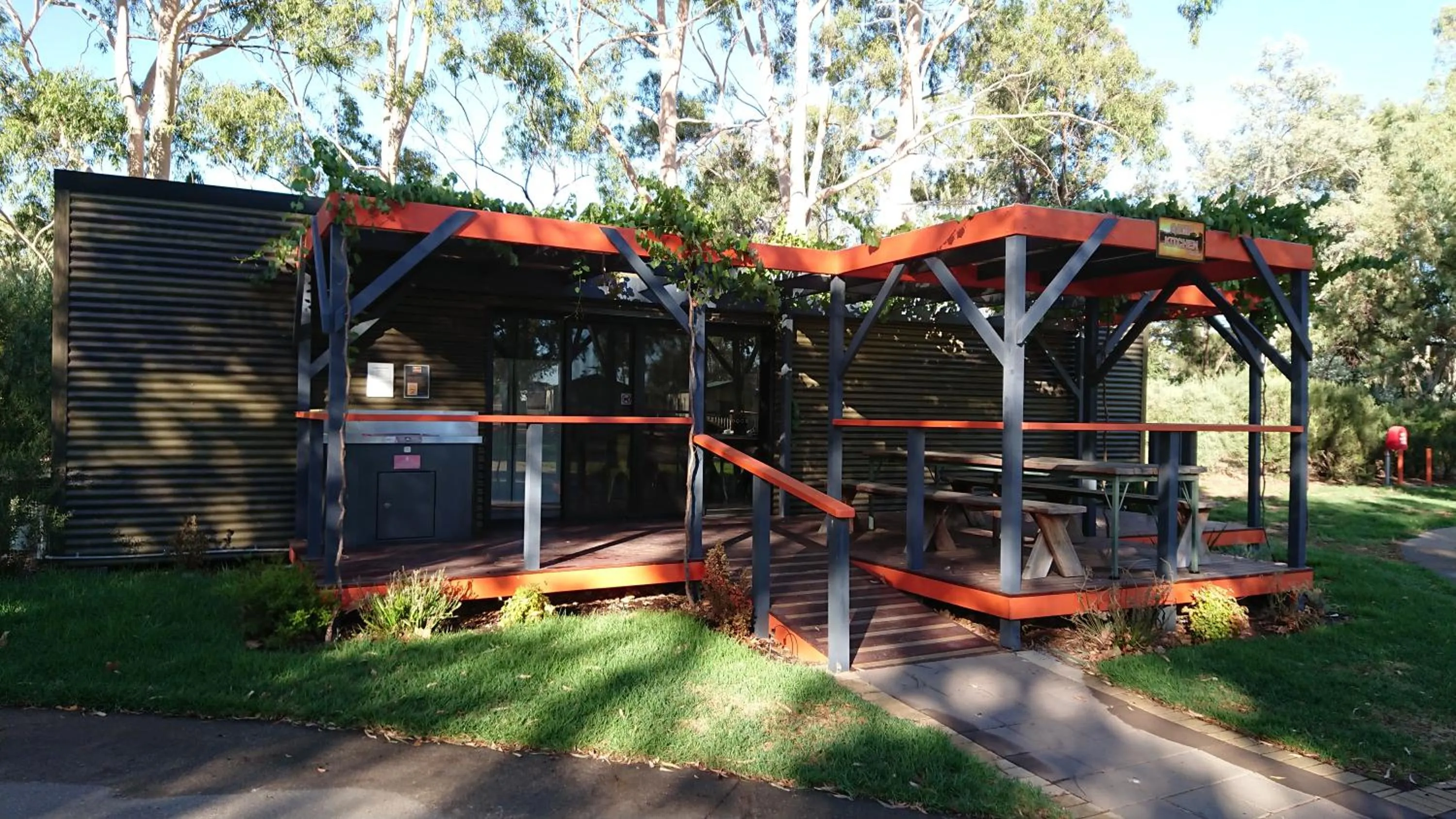 Facade/entrance in NRMA Mildura Riverside Holiday Park