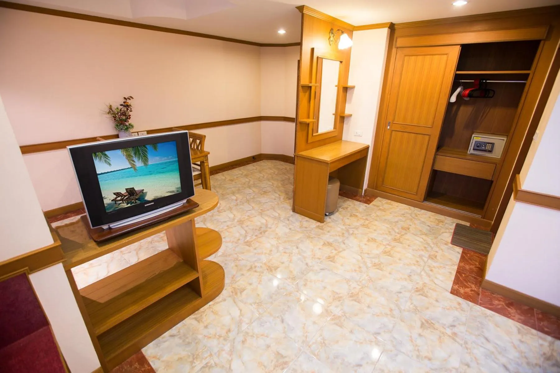 TV and multimedia in Navin Mansion 3 Pattaya