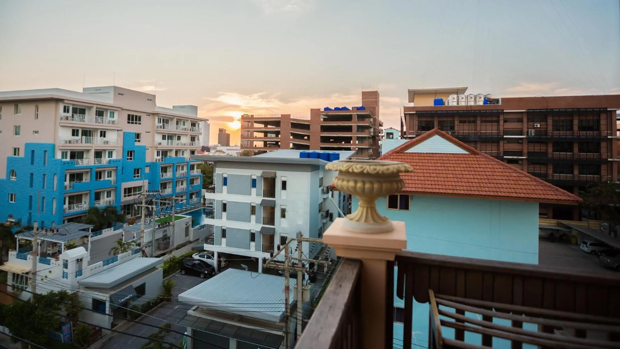 Day in Navin Mansion 3 Pattaya