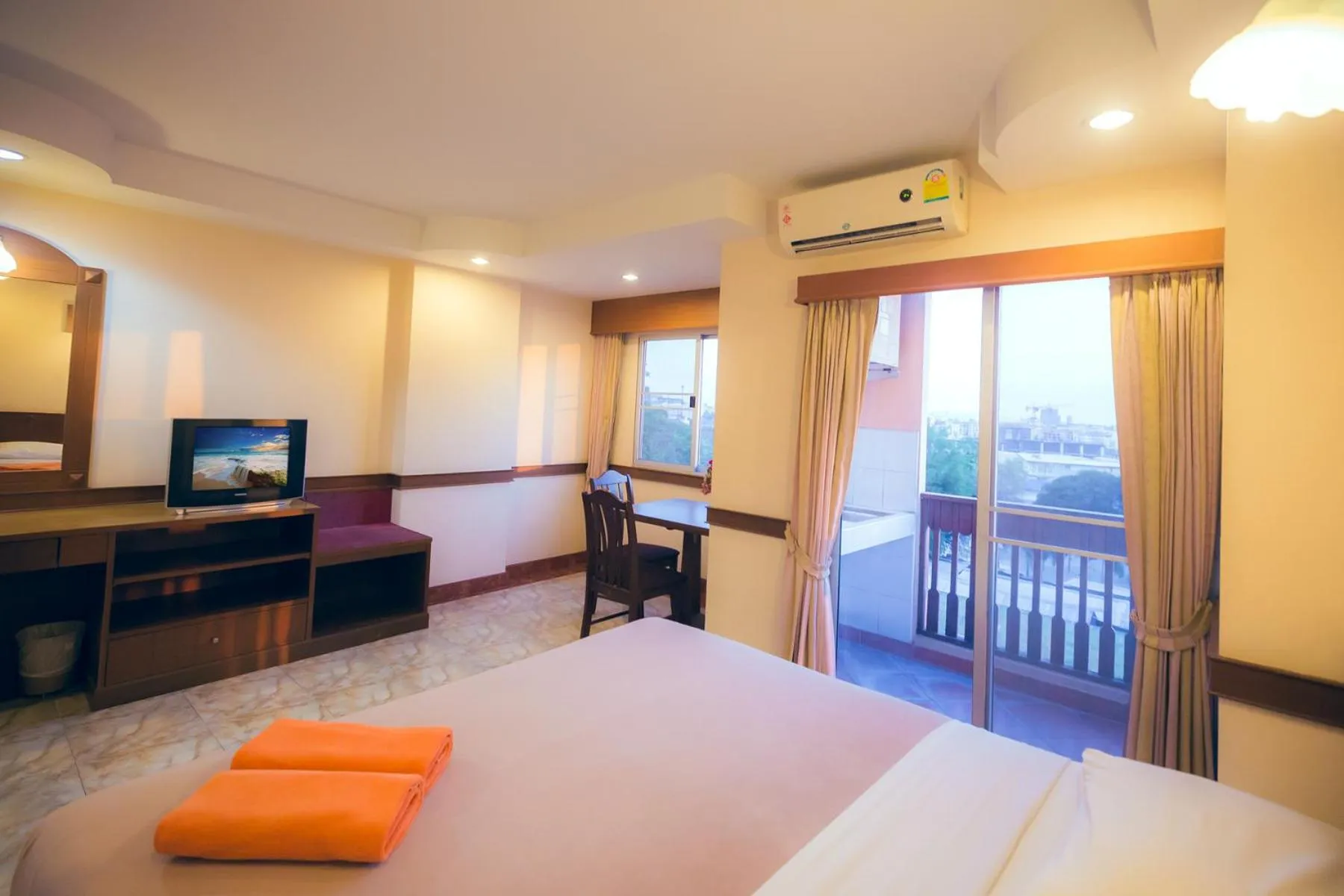 Bed in Navin Mansion 3 Pattaya