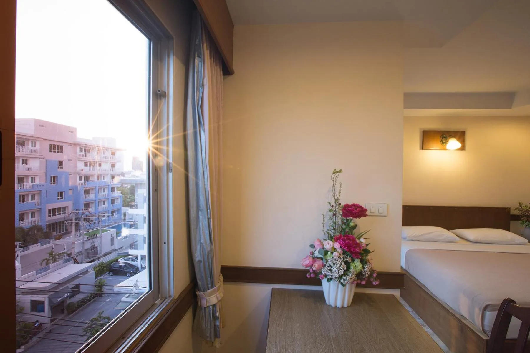 Bed in Navin Mansion 3 Pattaya