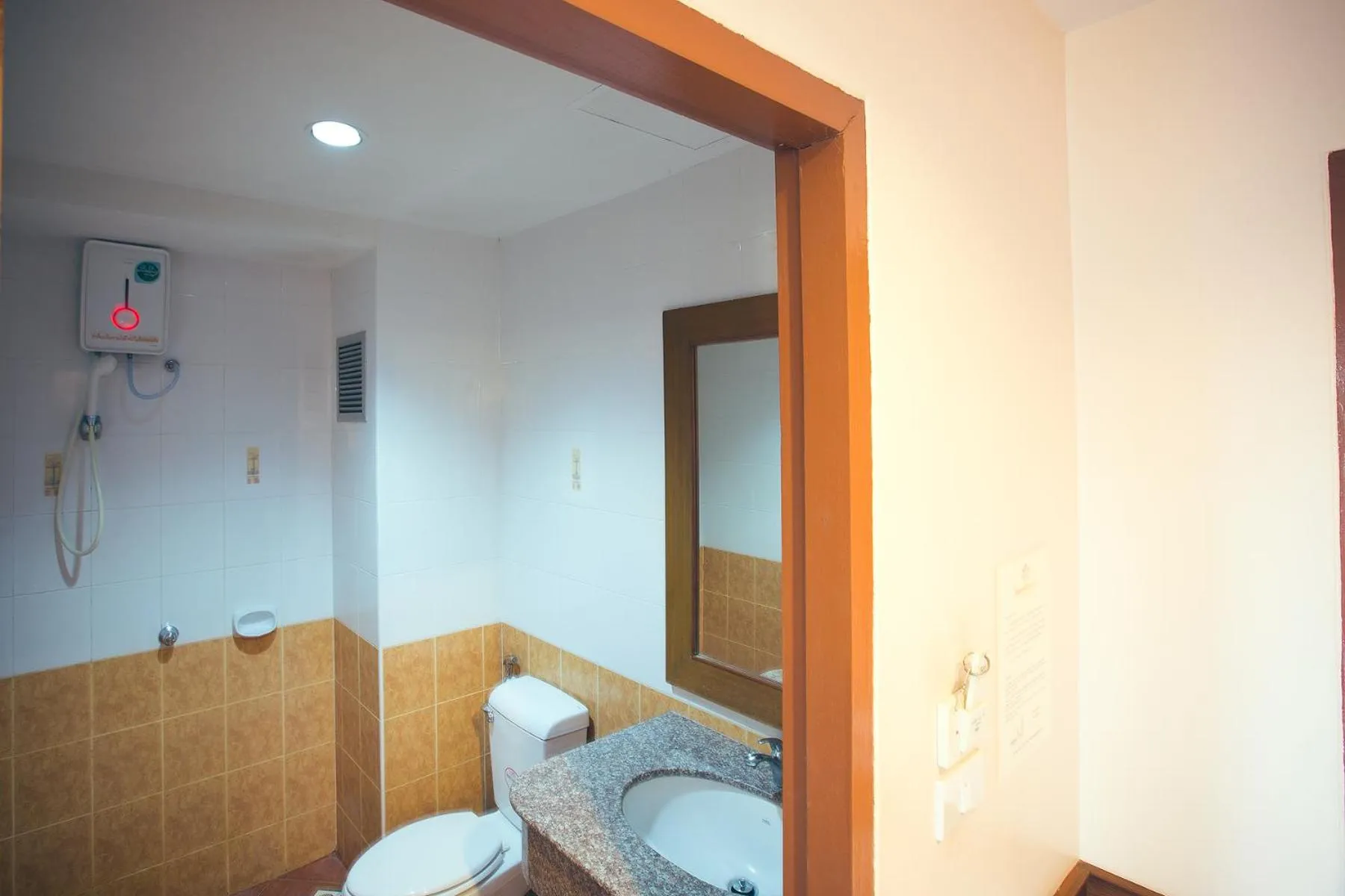 Shower in Navin Mansion 3 Pattaya