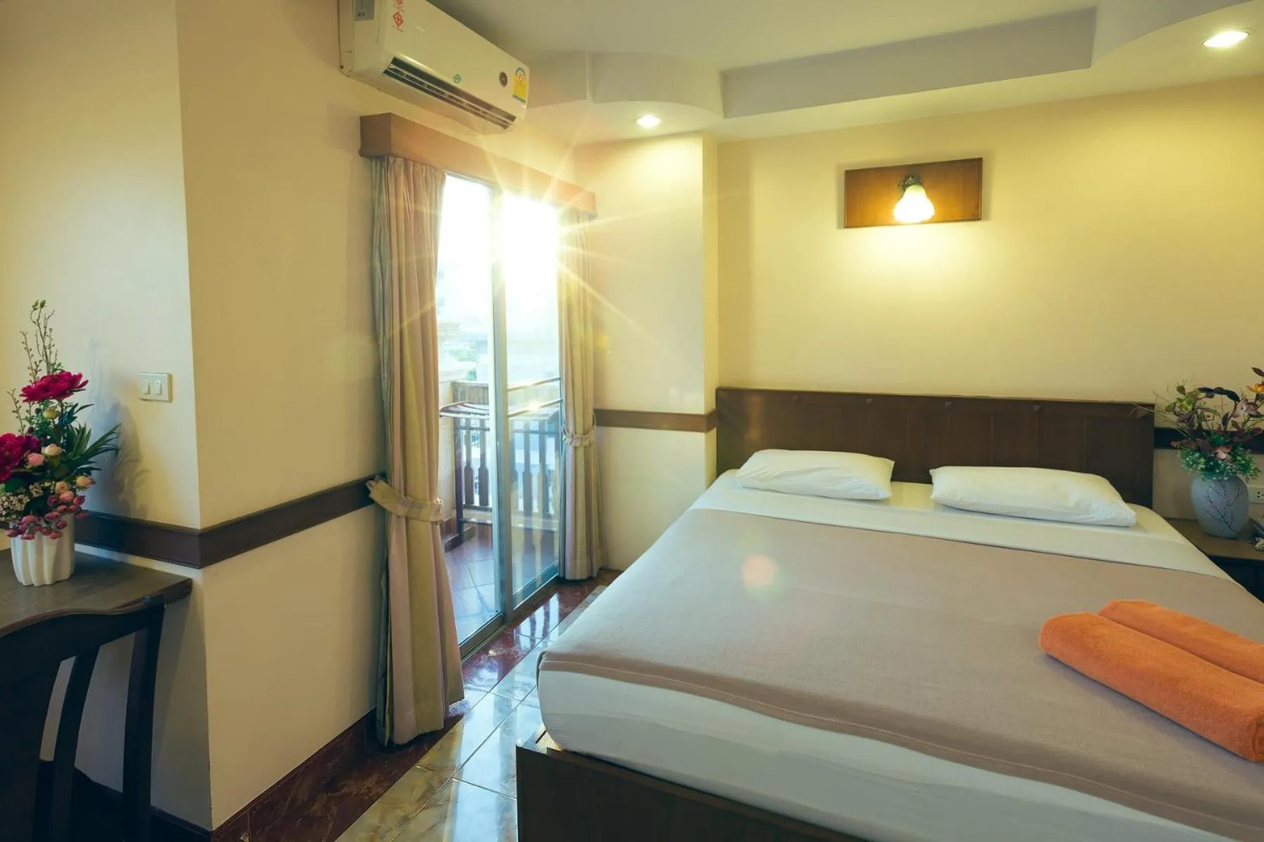 Bed in Navin Mansion 3 Pattaya