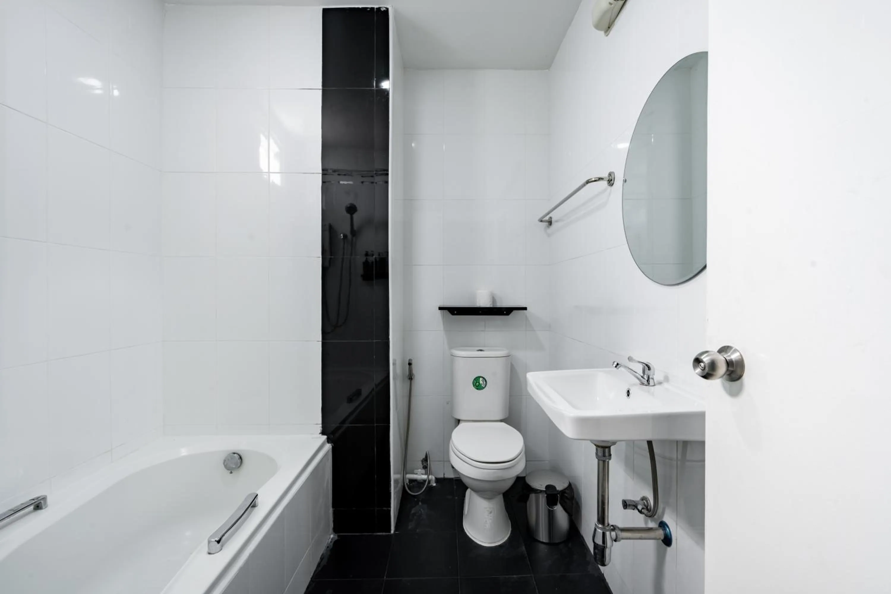 Bath in Terminal2 Hotel Phukettown