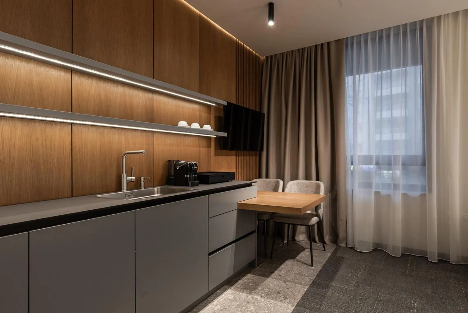 Kitchen or kitchenette in Garni Hotel Galeria