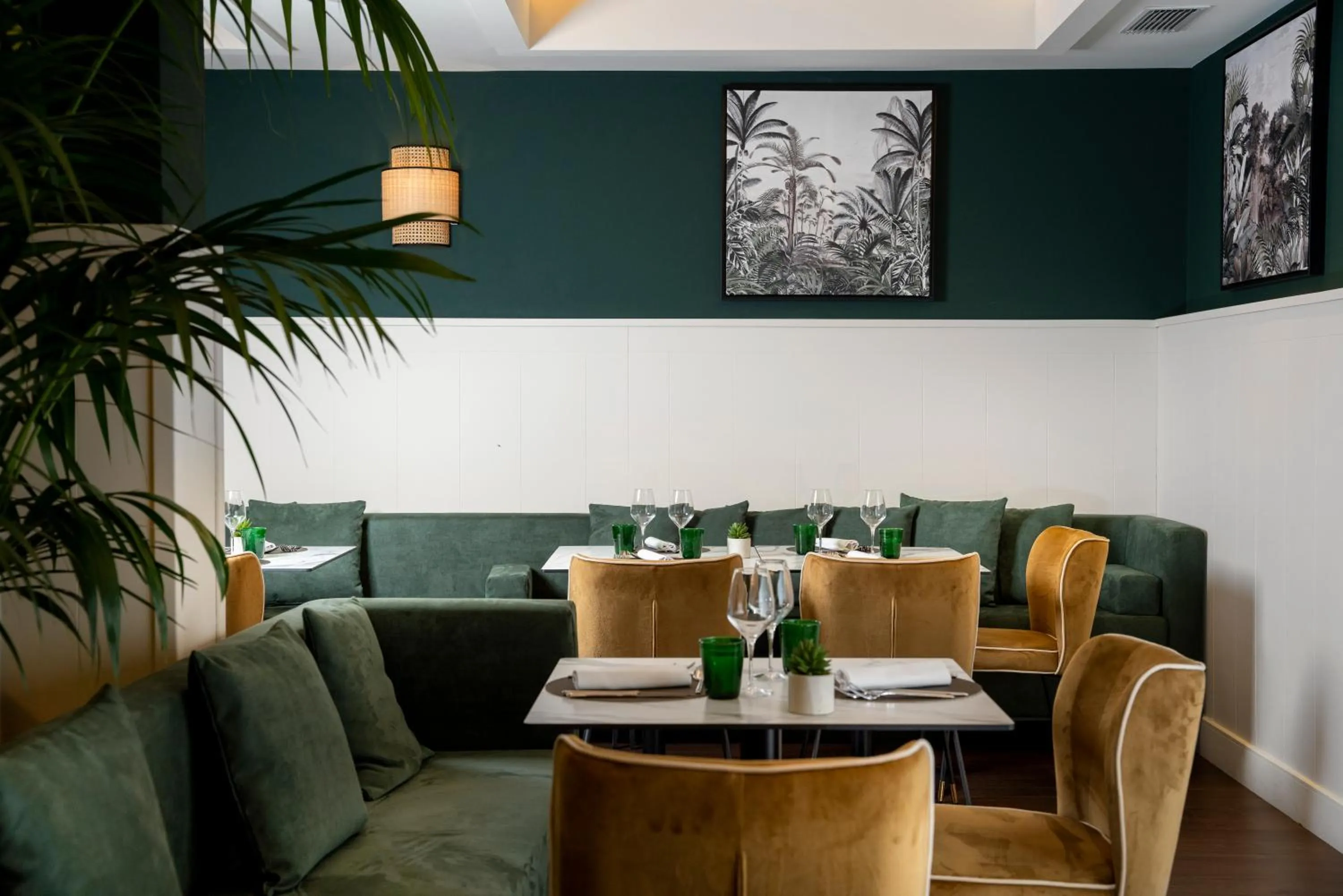 Restaurant/places to eat in Hotel Maestrale