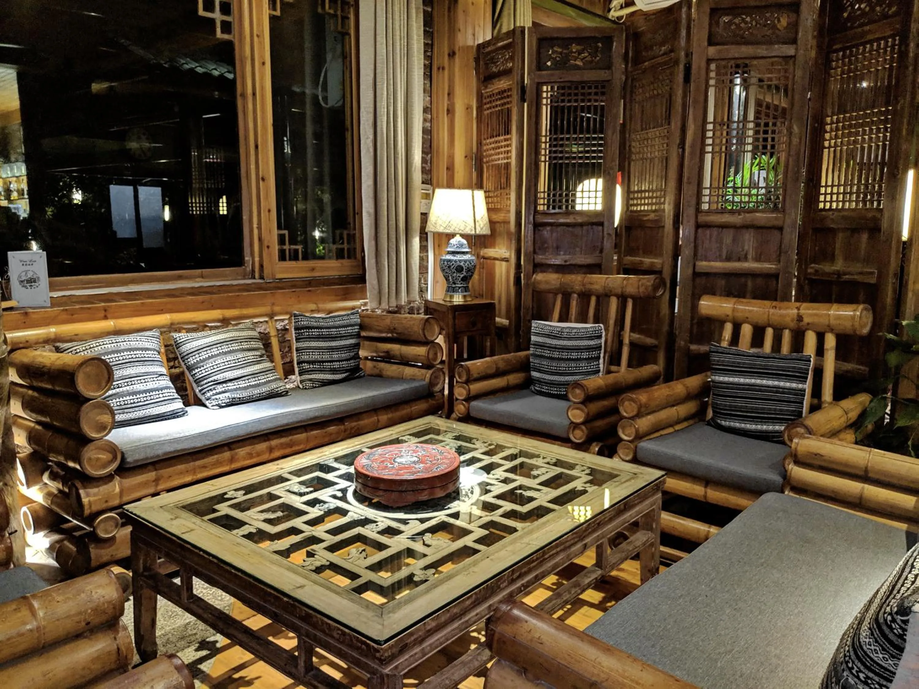 Lounge or bar in Yangshuo Mountain Retreat