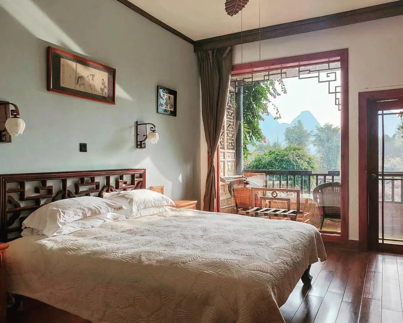 Bed in Yangshuo Mountain Retreat