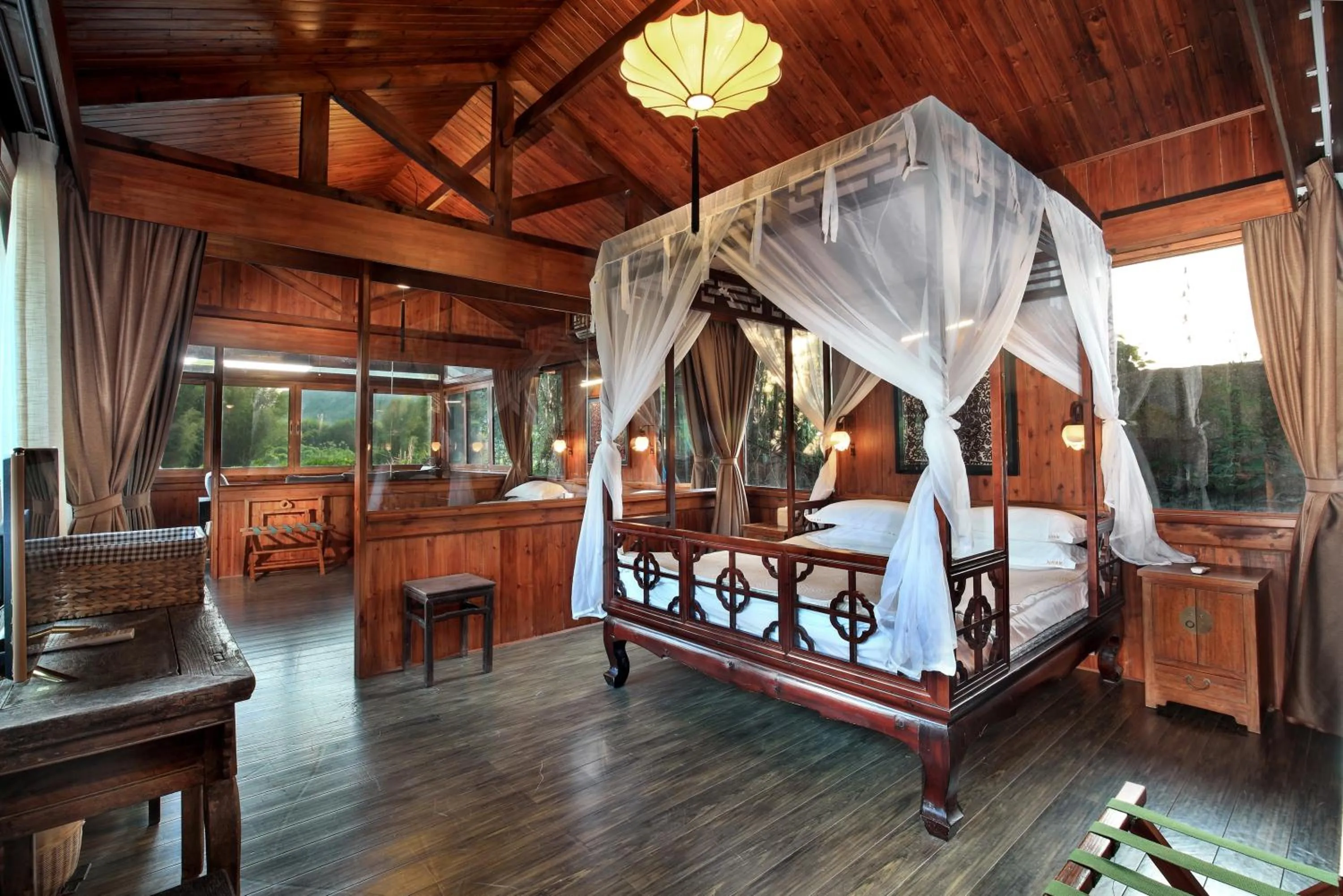 Photo of the whole room, Bed in Yangshuo Mountain Retreat