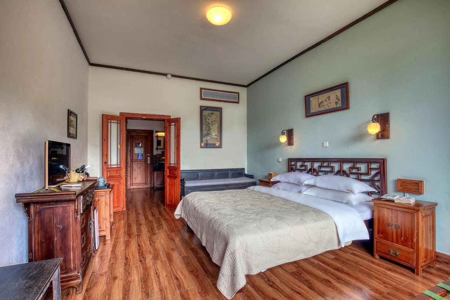 Bedroom, Bed in Yangshuo Mountain Retreat