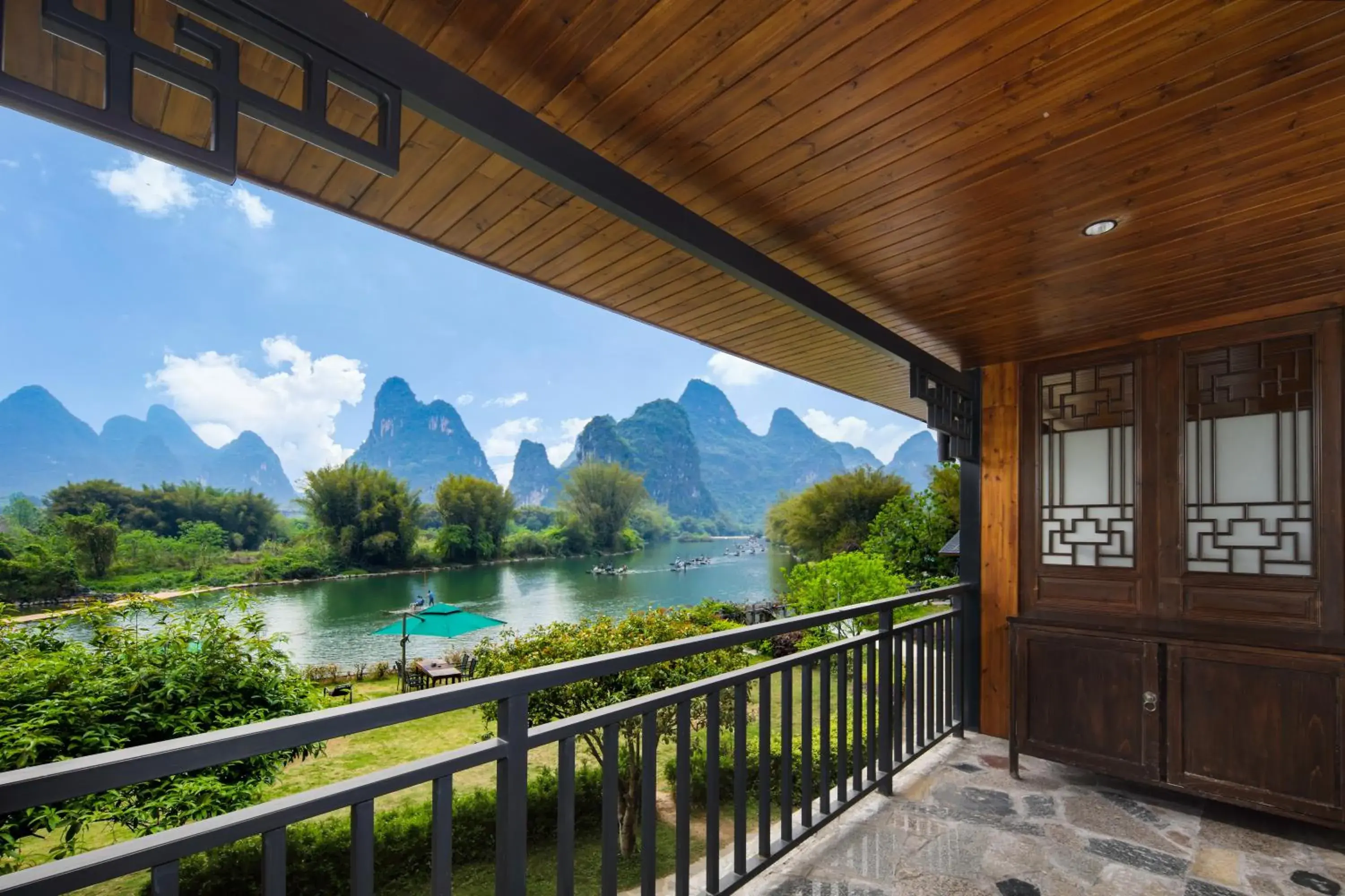 River view Double Queen with Balcony in Yangshuo Mountain Retreat River view Double Queen with Balcony in Yangshuo Mountain Retreat