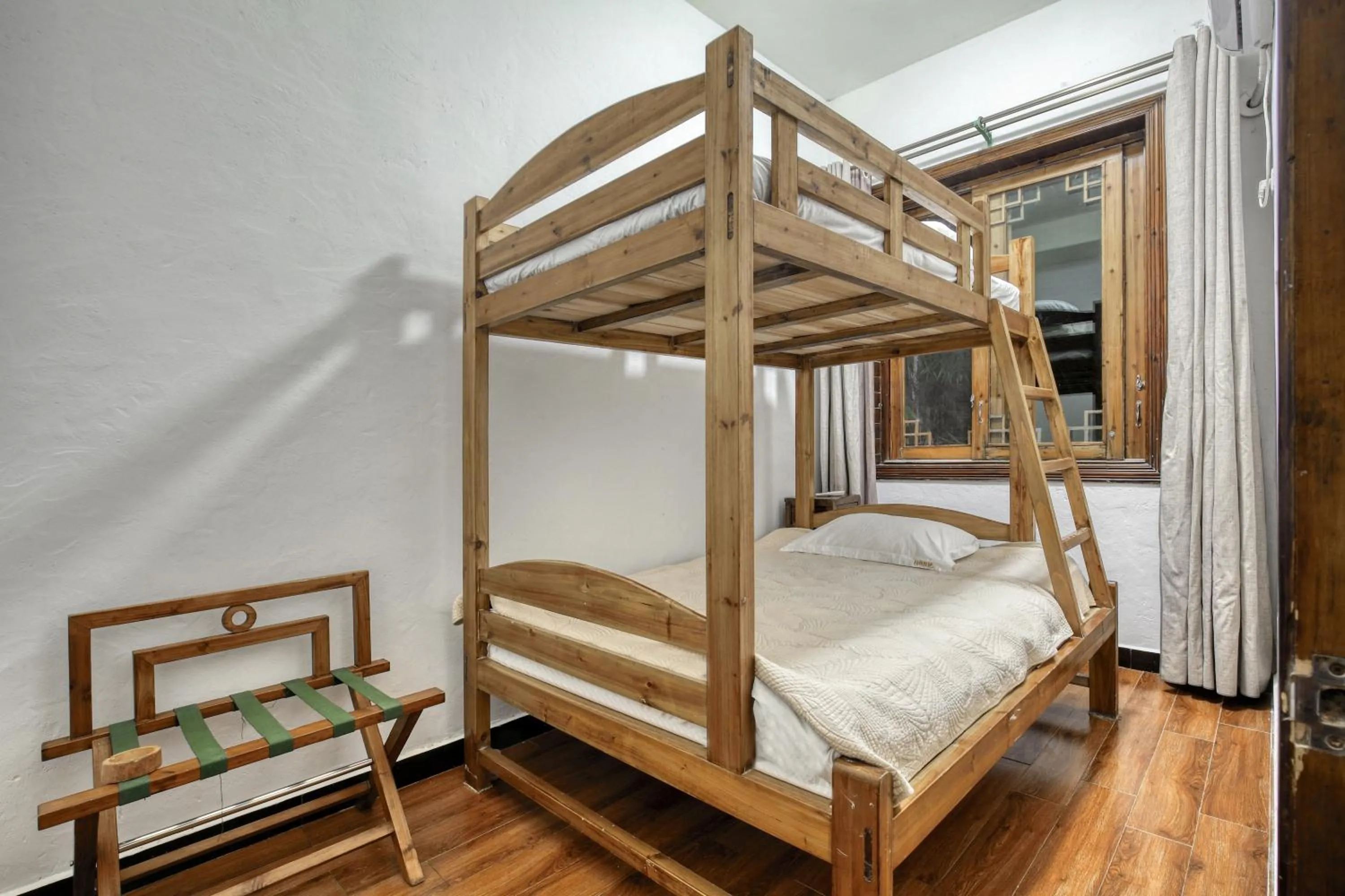 bunk bed, Bed in Yangshuo Mountain Retreat