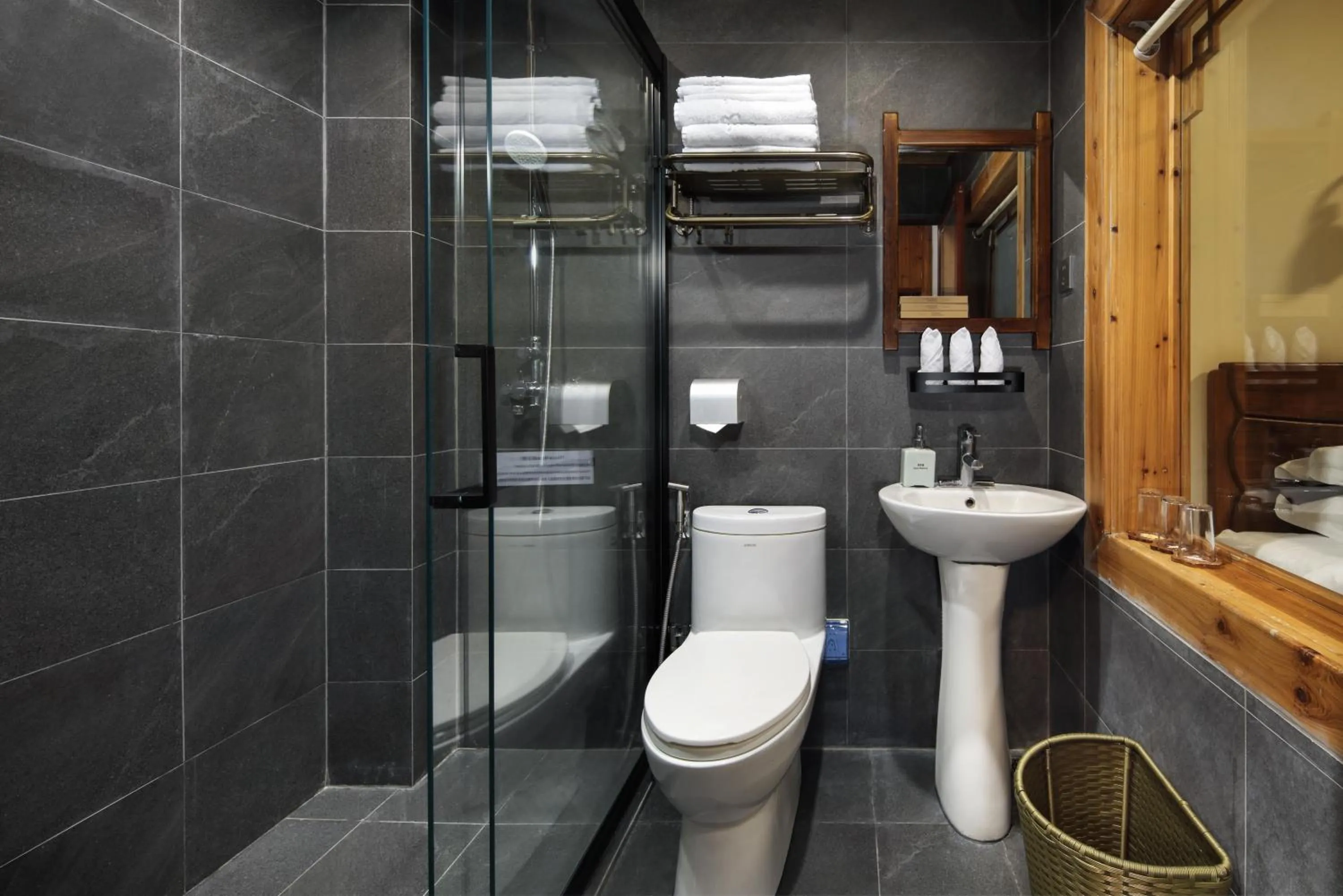 Yangshuo Mountain Retreat