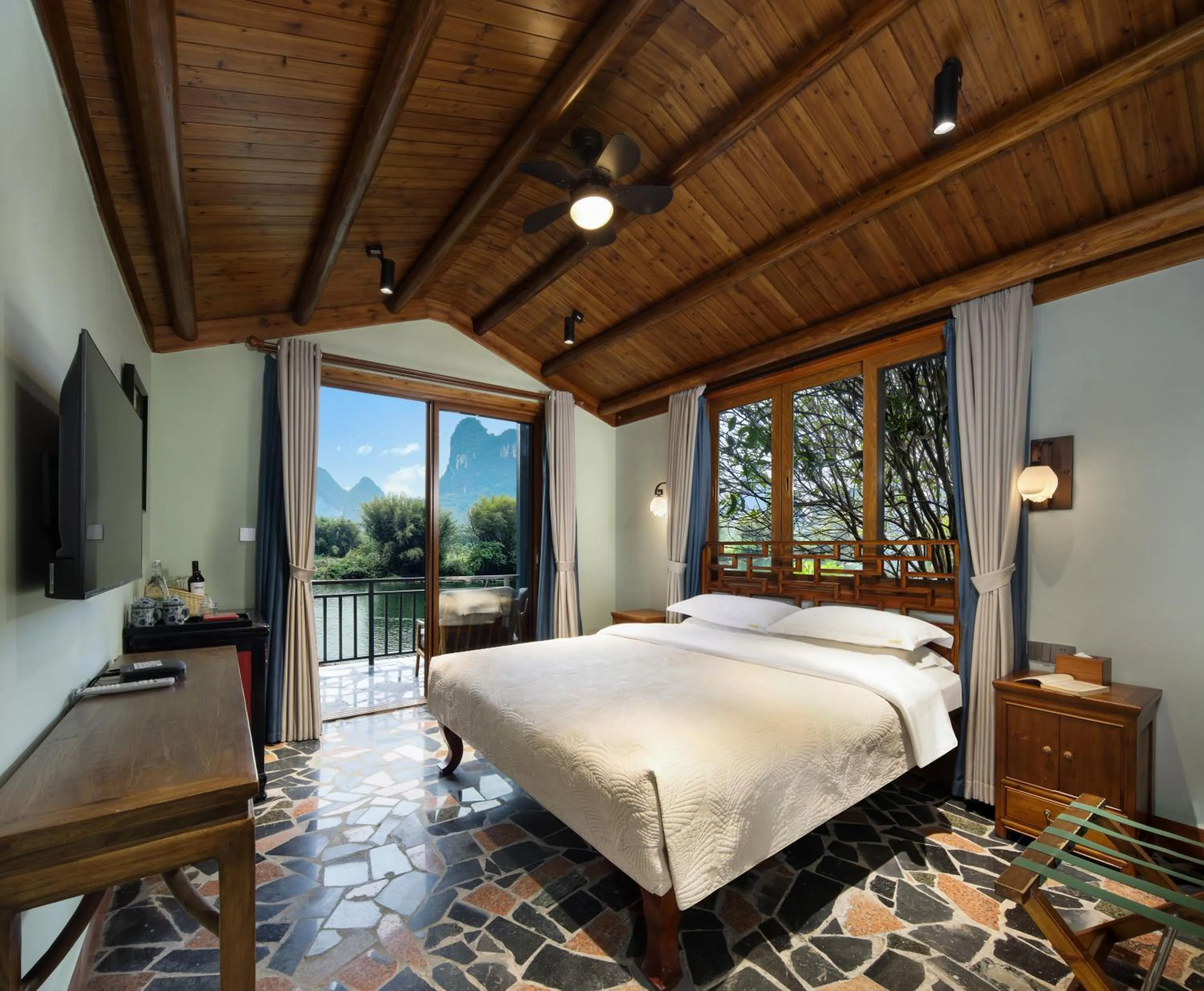 Bed in Yangshuo Mountain Retreat