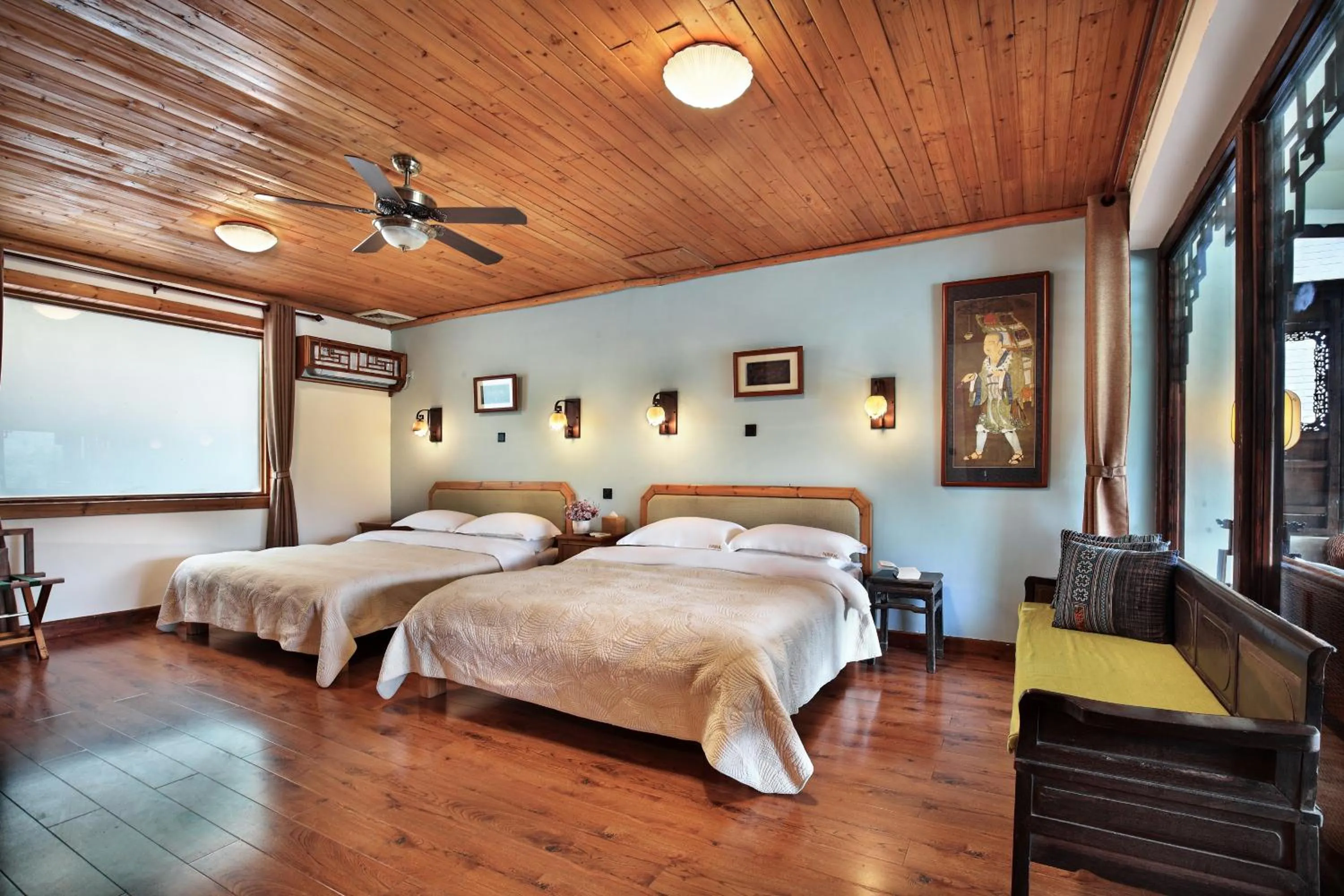 Bed in Yangshuo Mountain Retreat