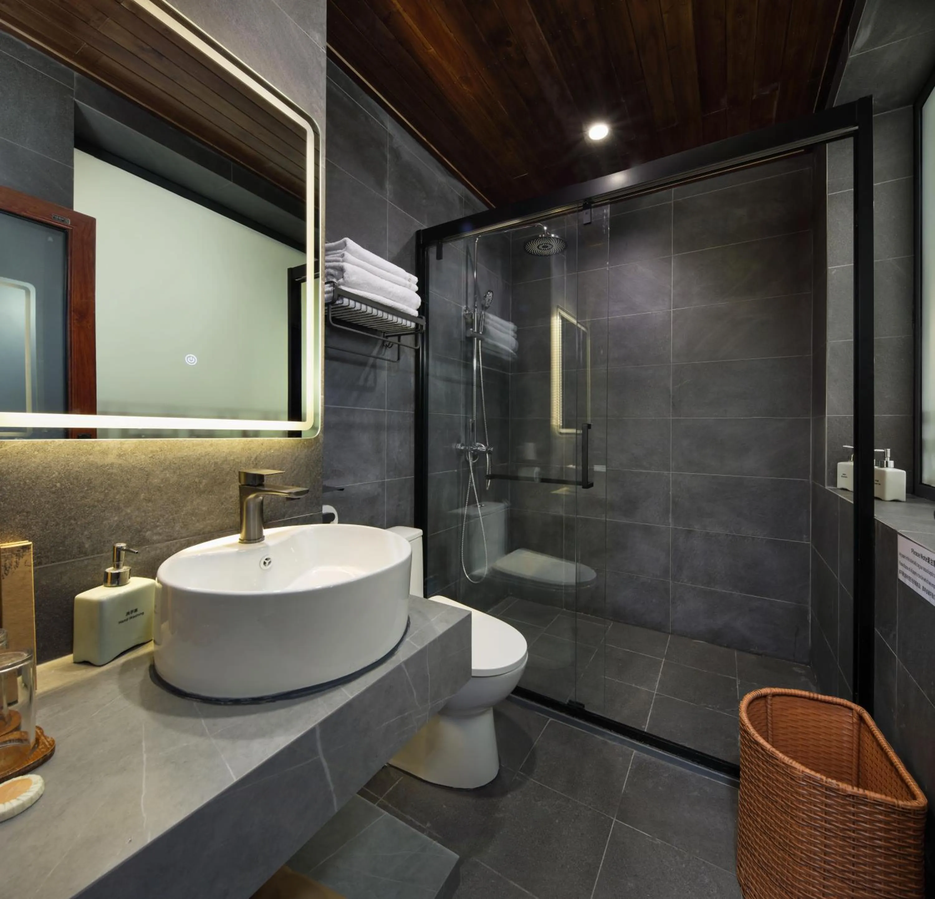 Yangshuo Mountain Retreat