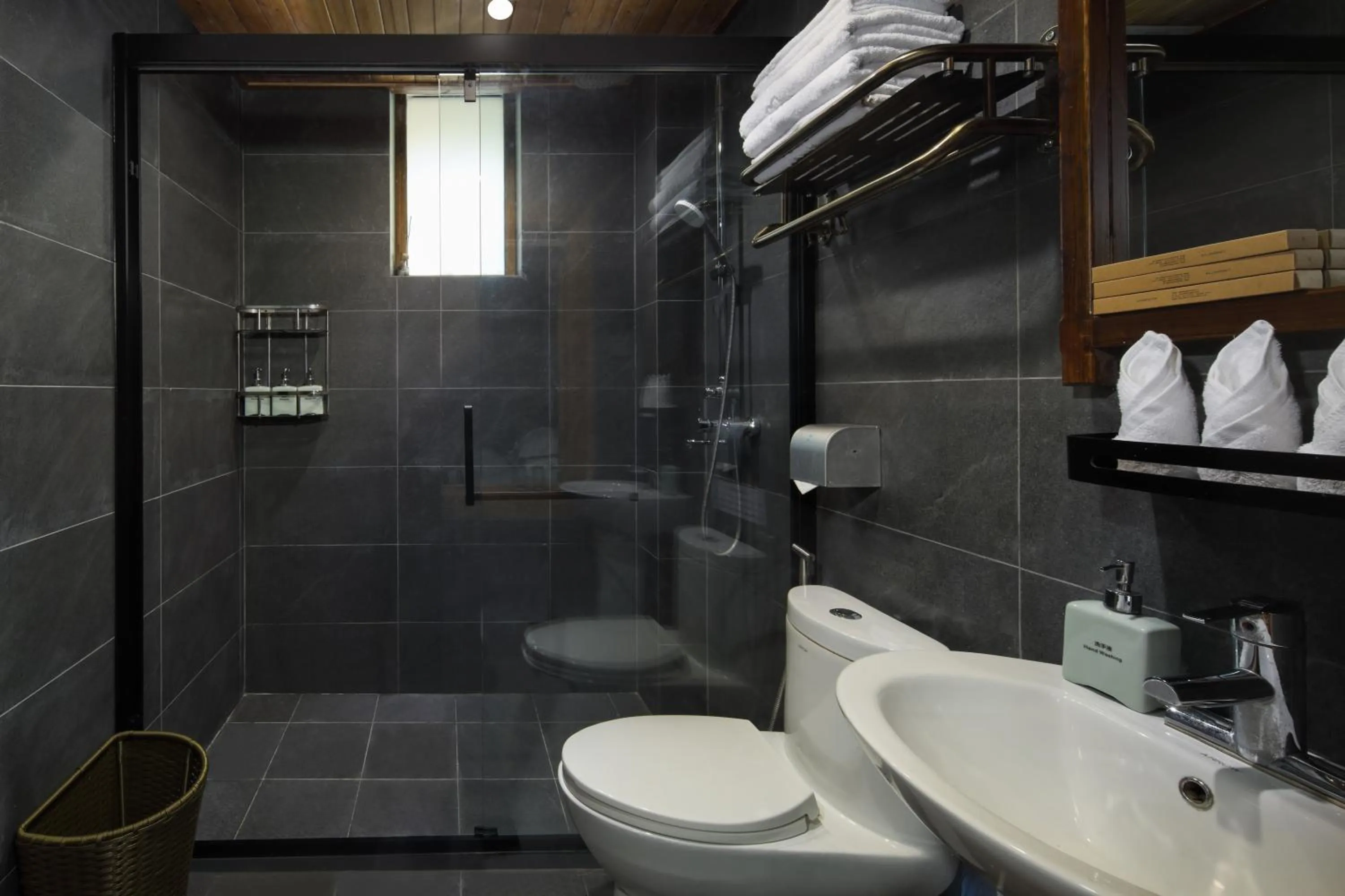 Yangshuo Mountain Retreat