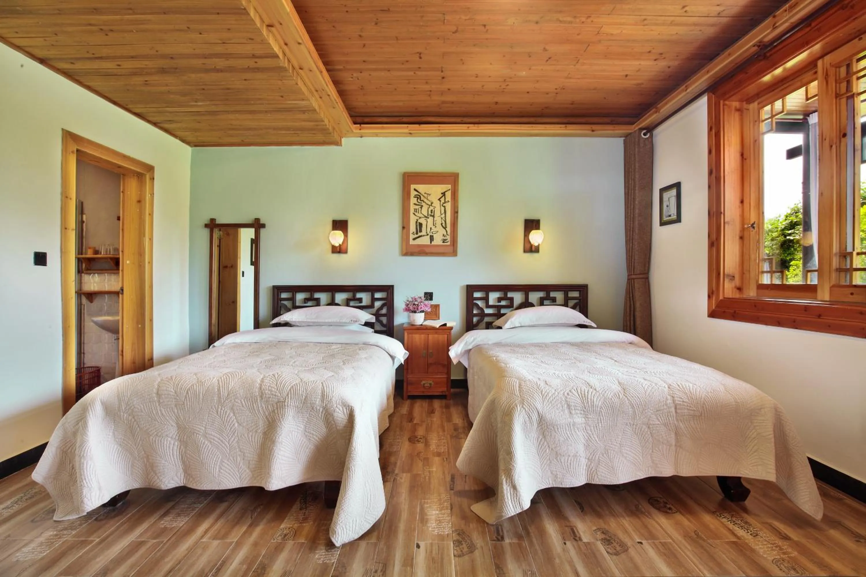 Bed in Yangshuo Mountain Retreat