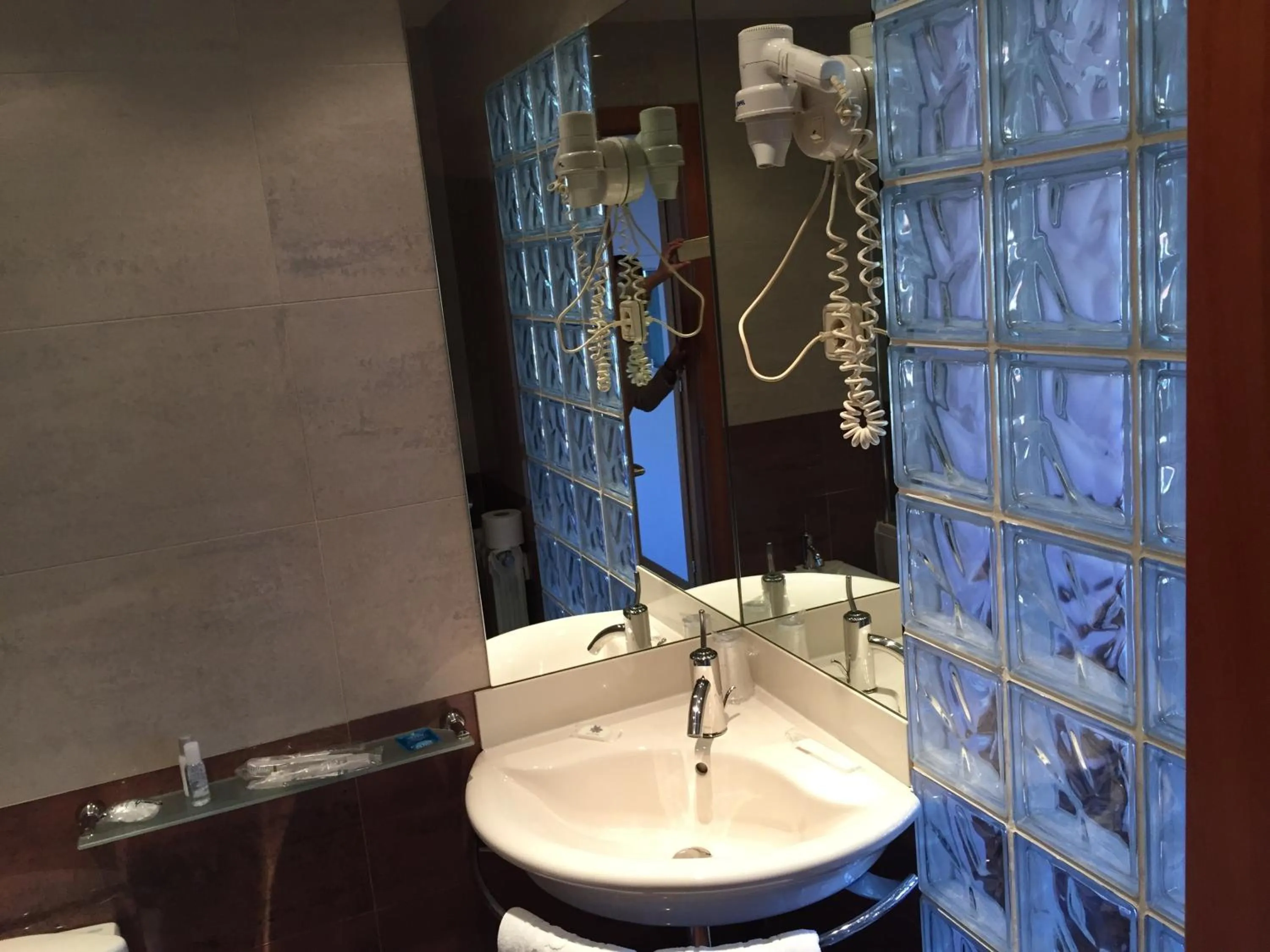 Bathroom in Motel Abalo