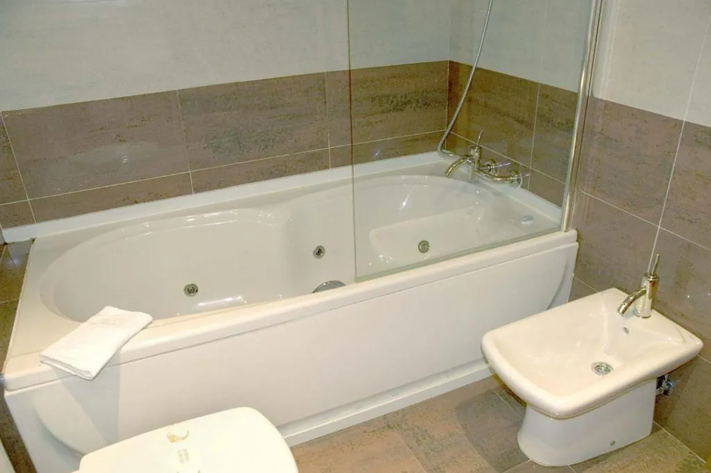 Hot Tub in Motel Abalo