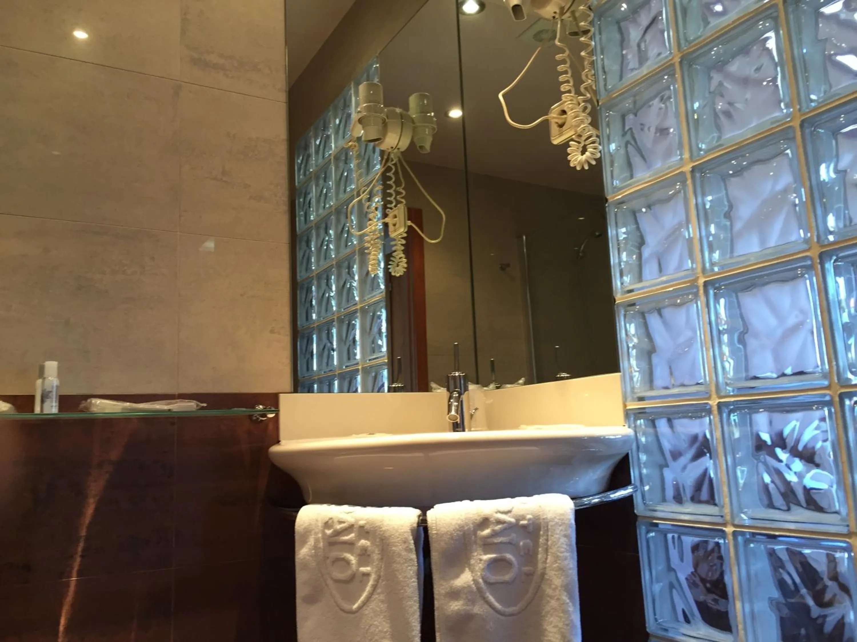 Bathroom in Motel Abalo