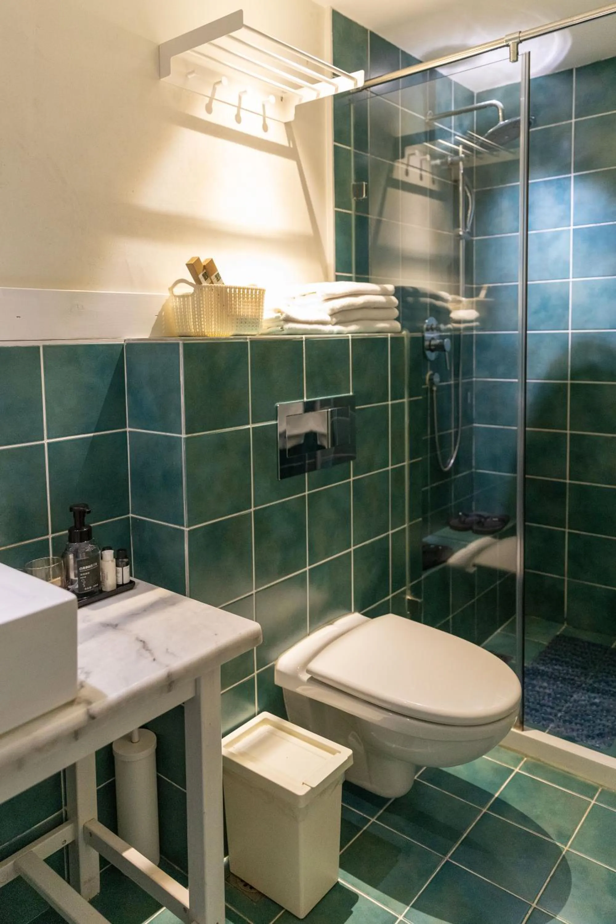 Toilet in Peking Station Hostel