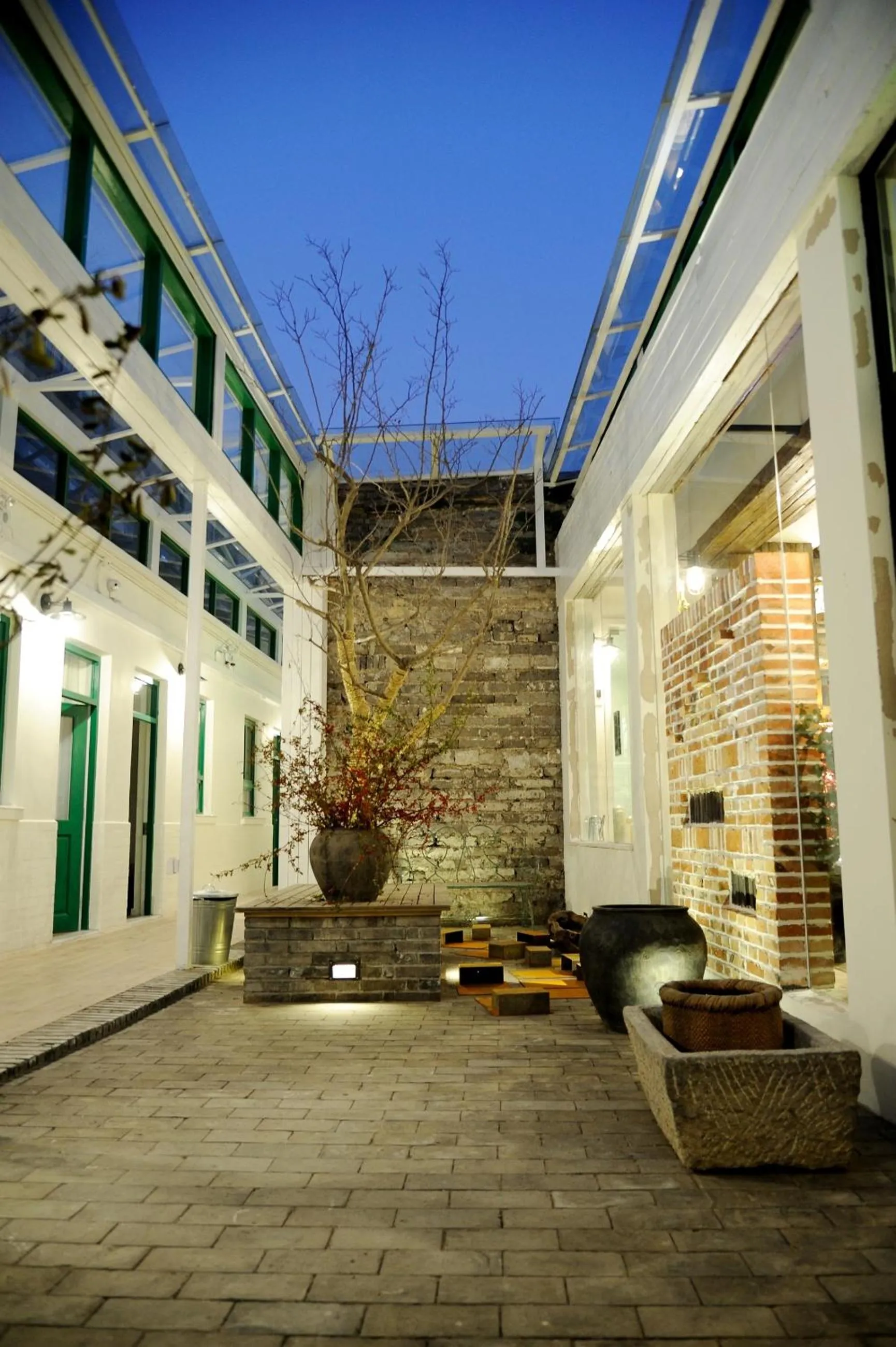Garden in Peking Station Hostel