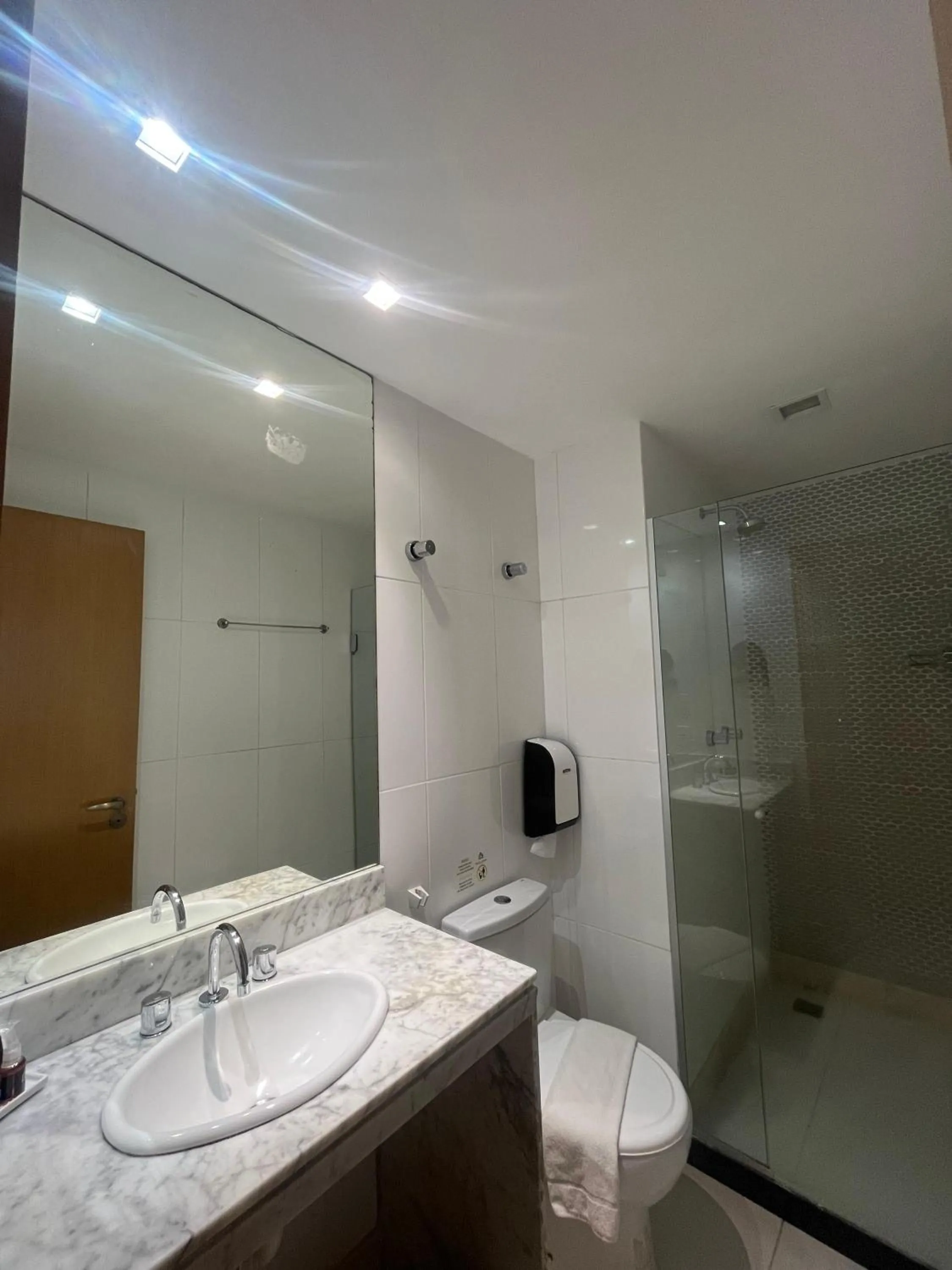 Shower in Royal Urban Macaé Hotel