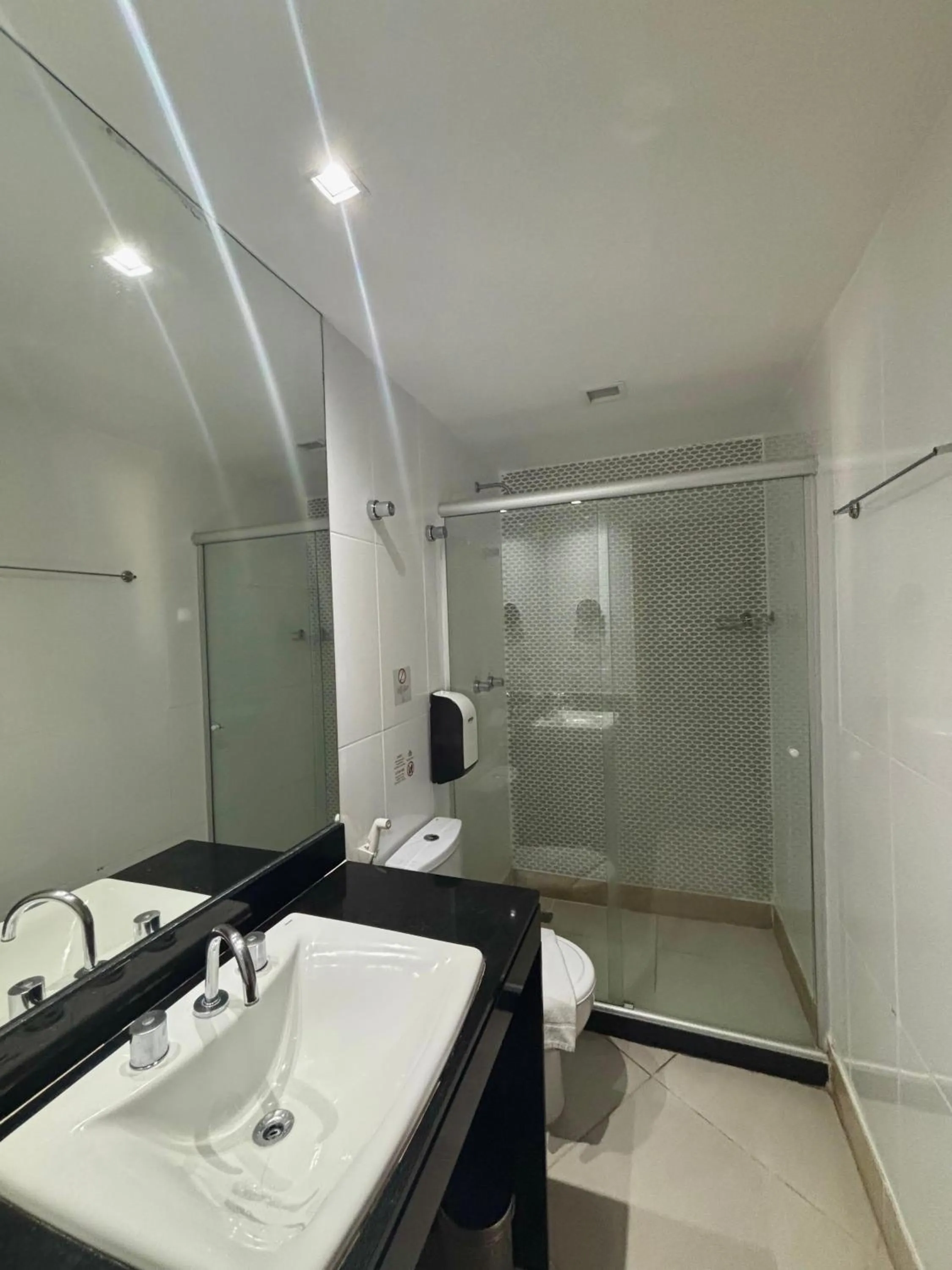 Shower in Royal Urban Macaé Hotel