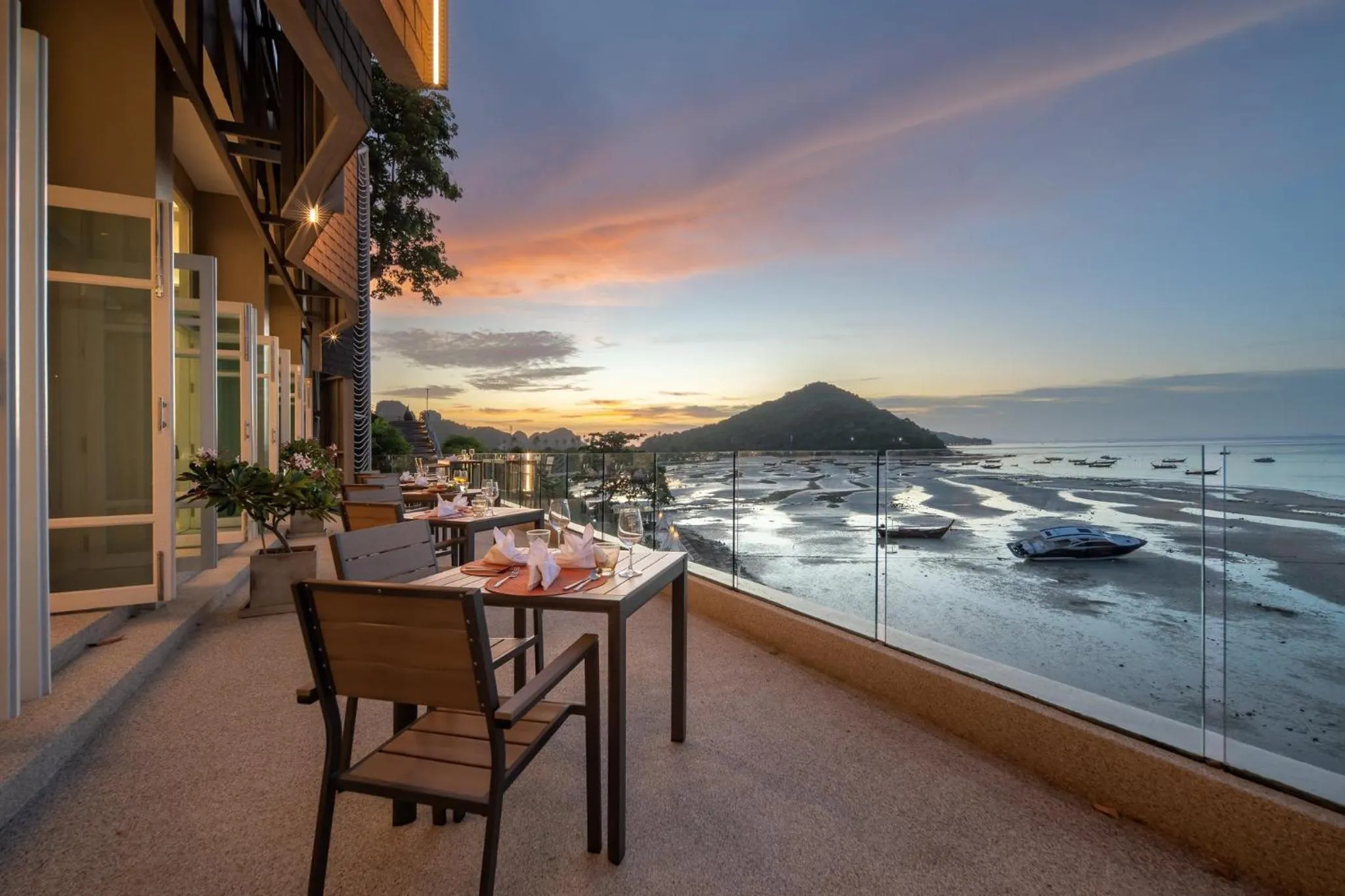 Restaurant/places to eat in Centara Villas Phi Phi Island