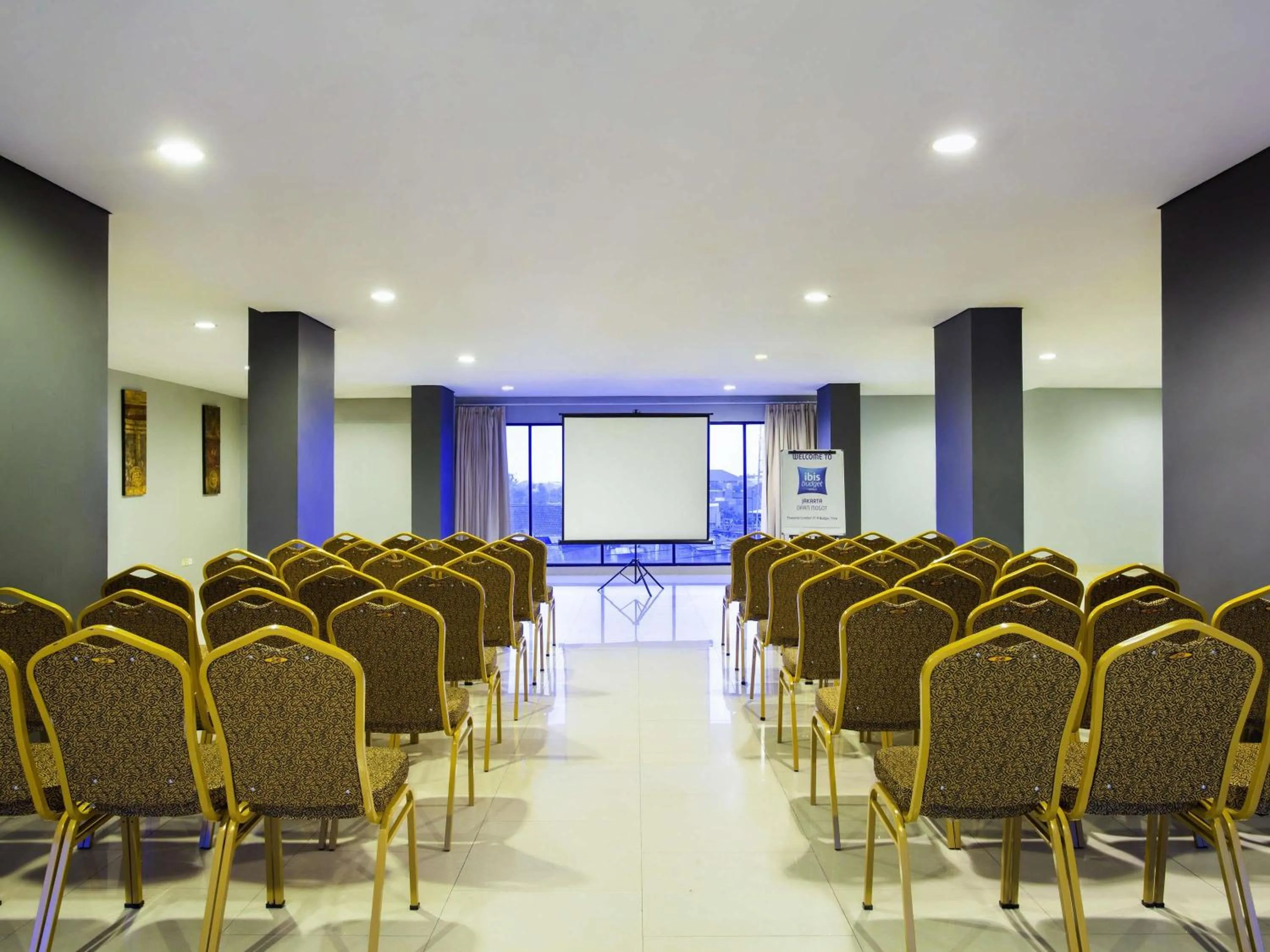 Meeting/conference room in Ibis Budget Jakarta Daan Mogot