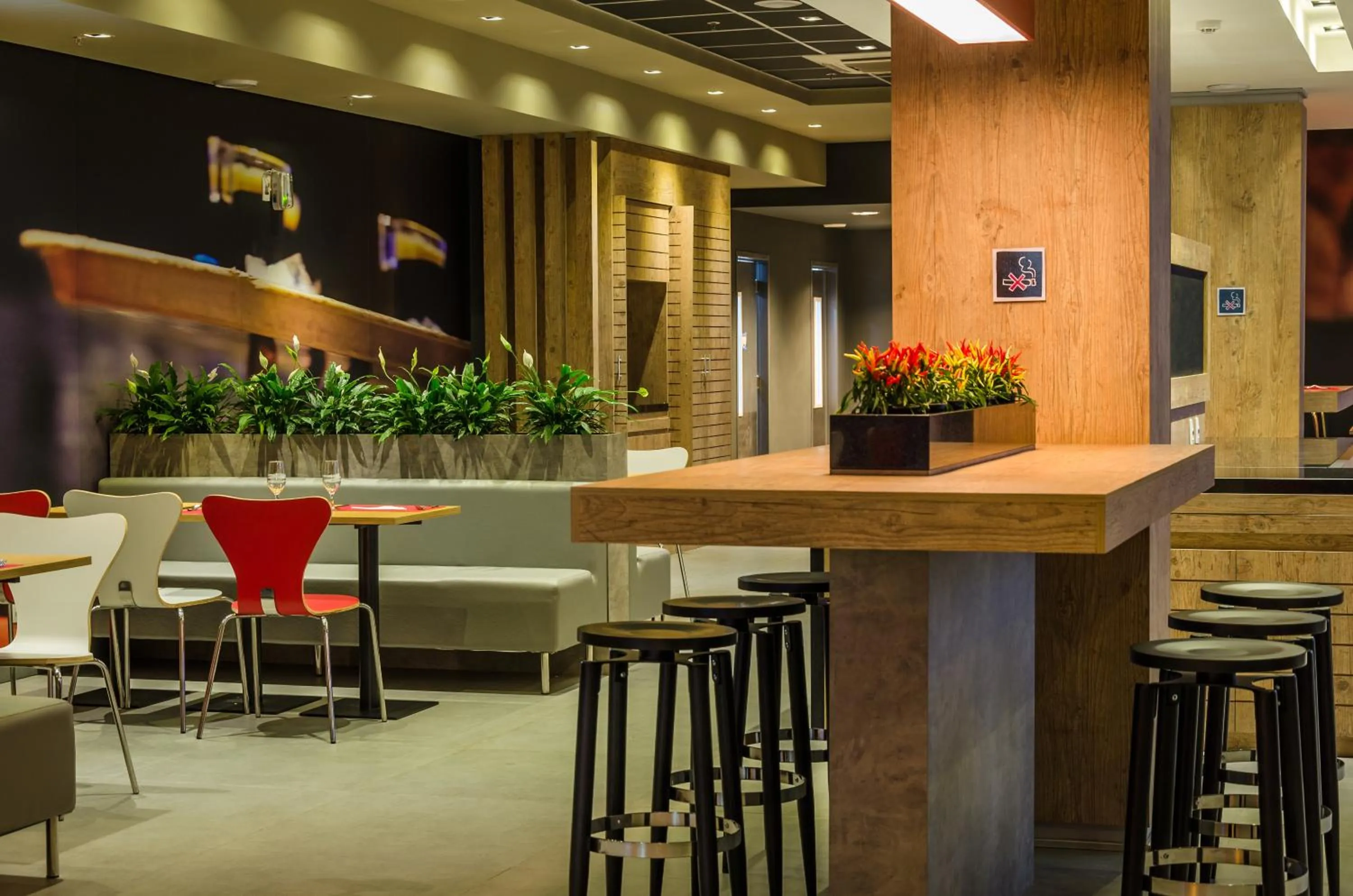 Restaurant/places to eat in Ibis Porto Alegre Assis Brasil