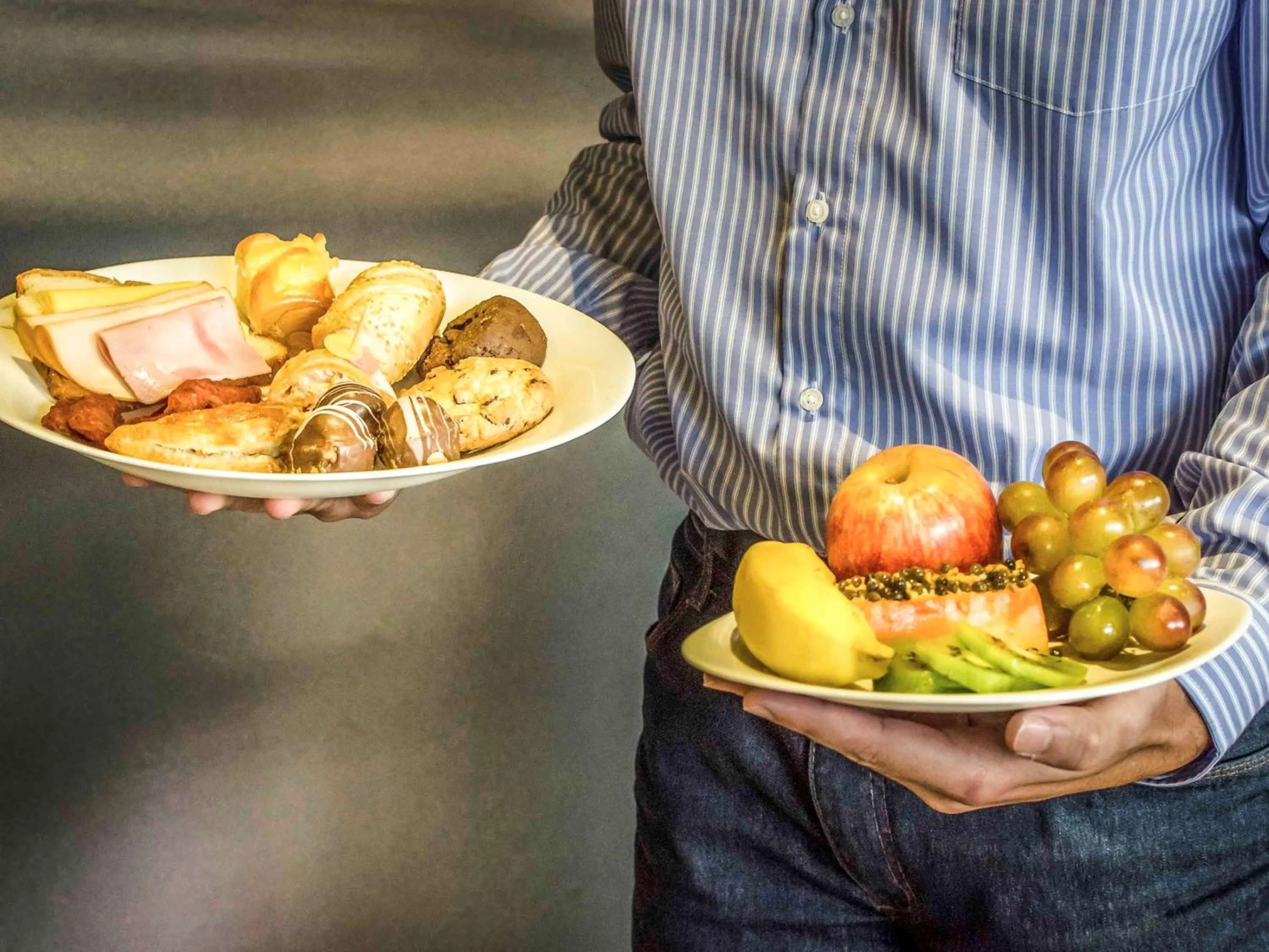 Restaurant/places to eat in Ibis Porto Alegre Assis Brasil