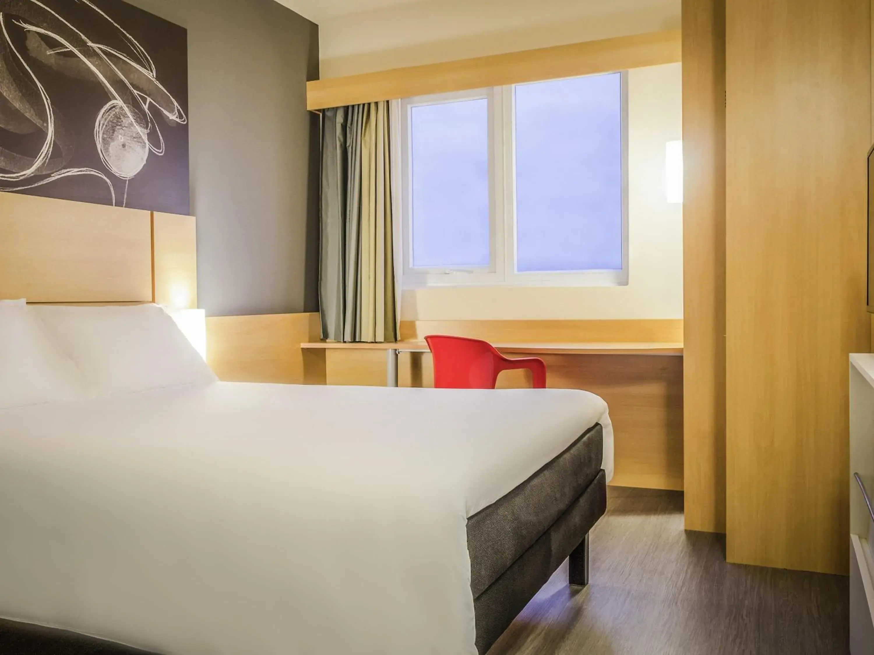 Standard Room with 1 Double bed and 1 Small bed in Ibis Porto Alegre Assis Brasil Standard Room with 1 Double bed and 1 Small bed in Ibis Porto Alegre Assis Brasil