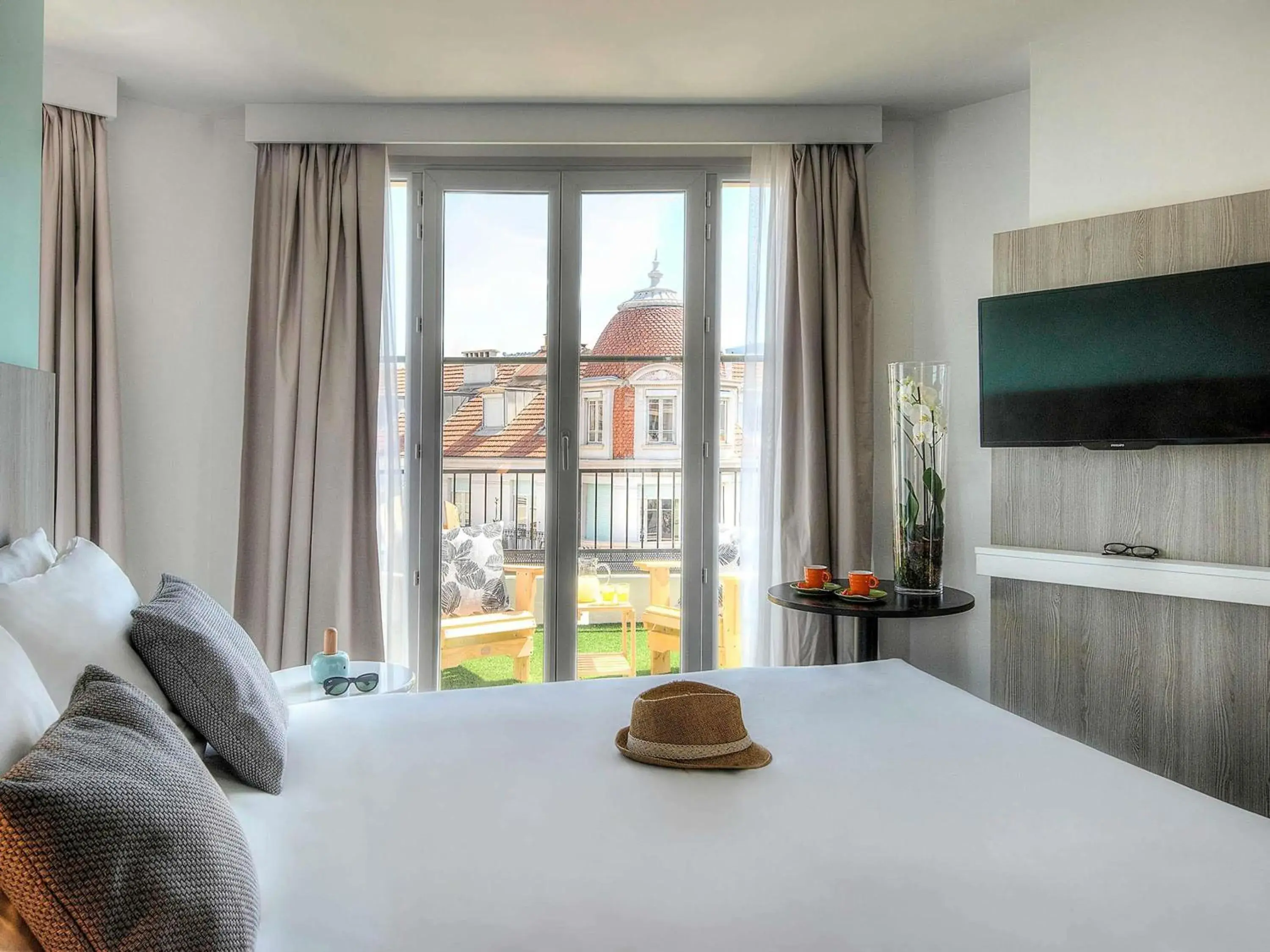 Queen Room with Terrace and City View in Ibis Styles Nice Centre Gare Queen Room with Terrace and City View in Ibis Styles Nice Centre Gare