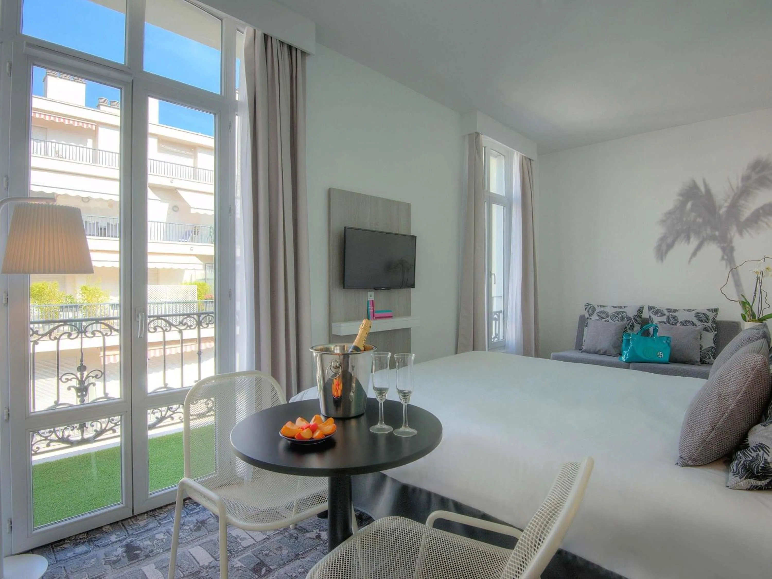 Bedroom, Bed in Ibis Styles Nice Centre Gare