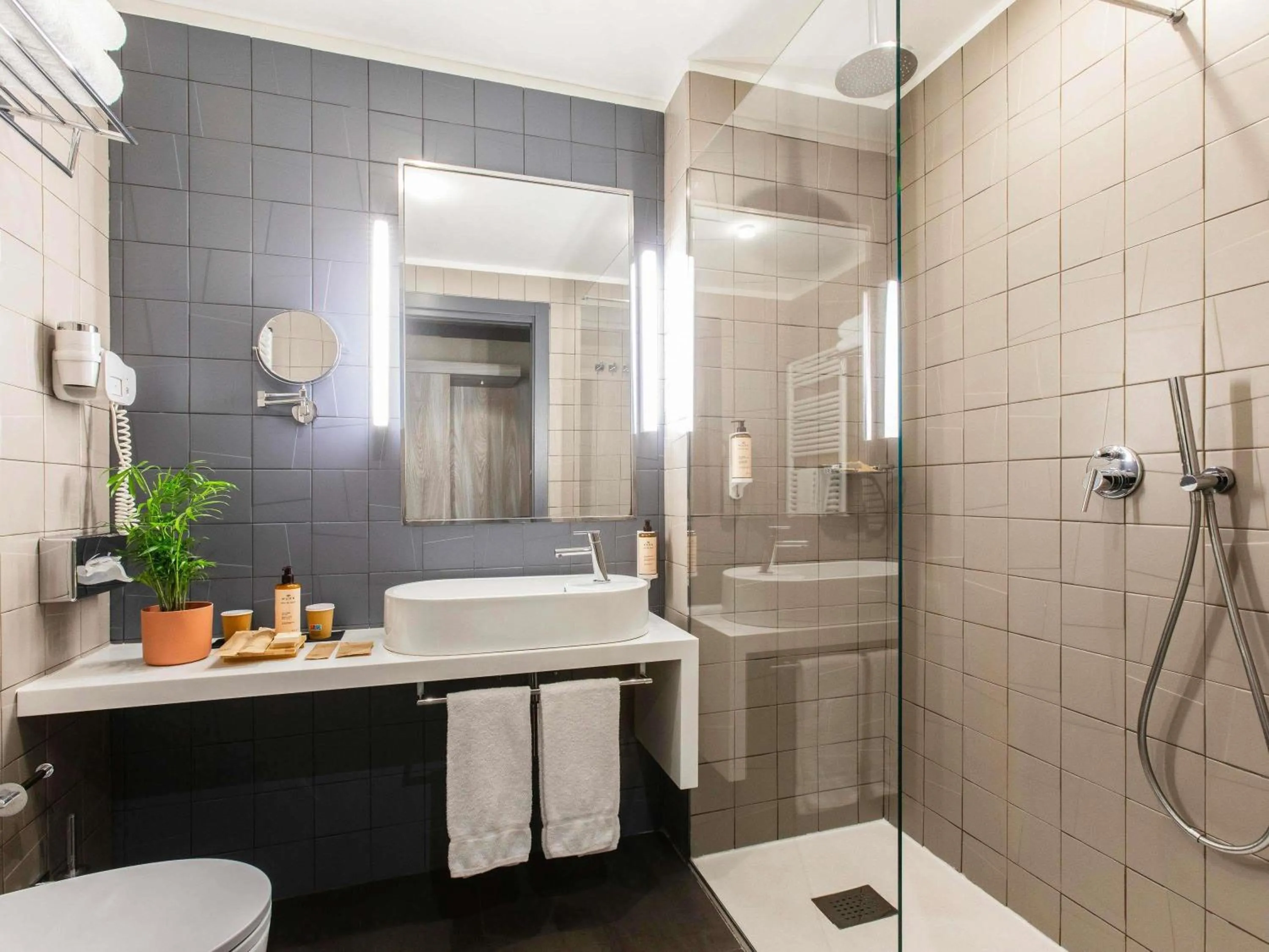 Photo of the whole room in Mercure Firenze Centro