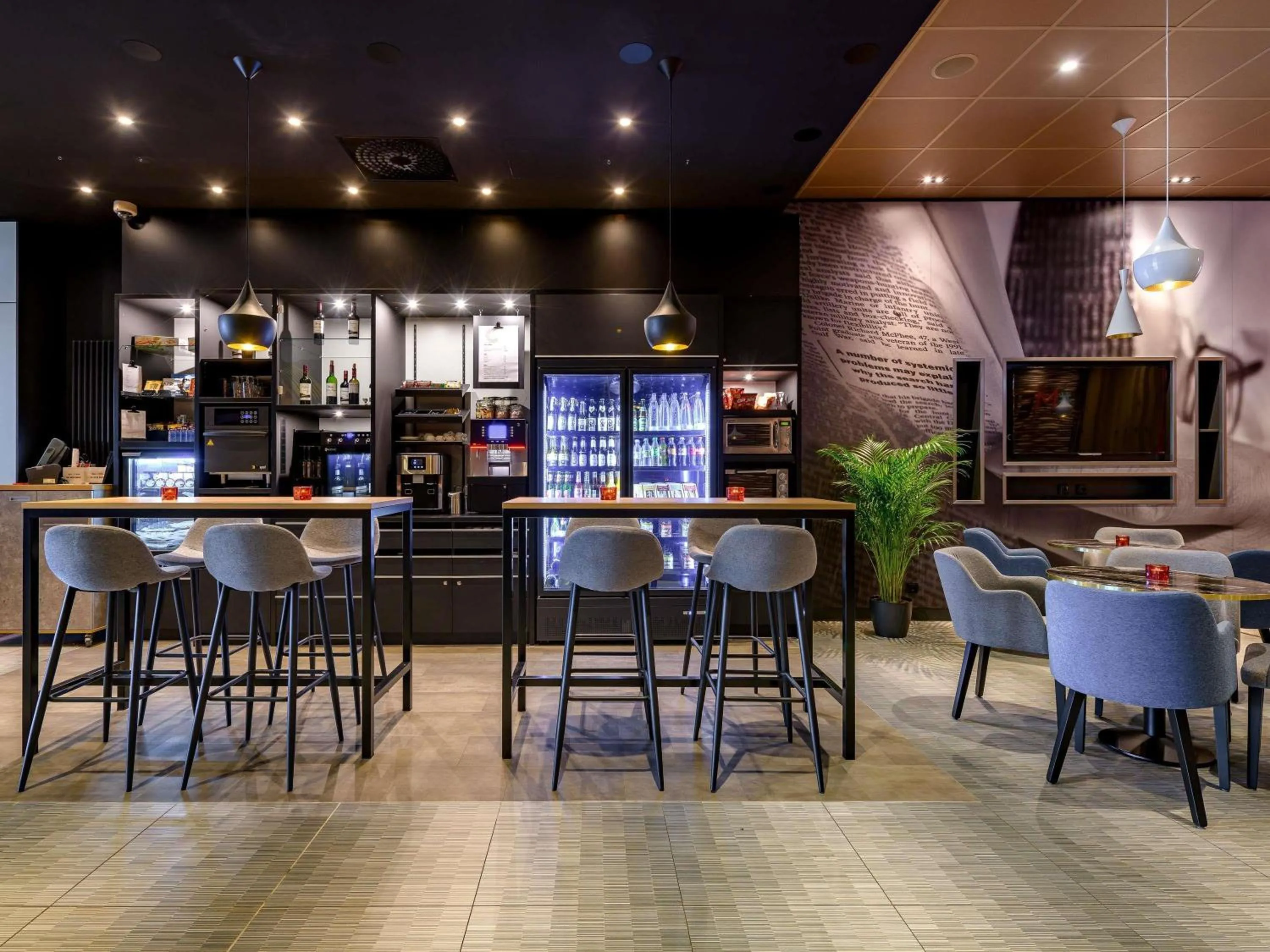 Lounge or bar in Ibis Berlin Hauptbahnhof