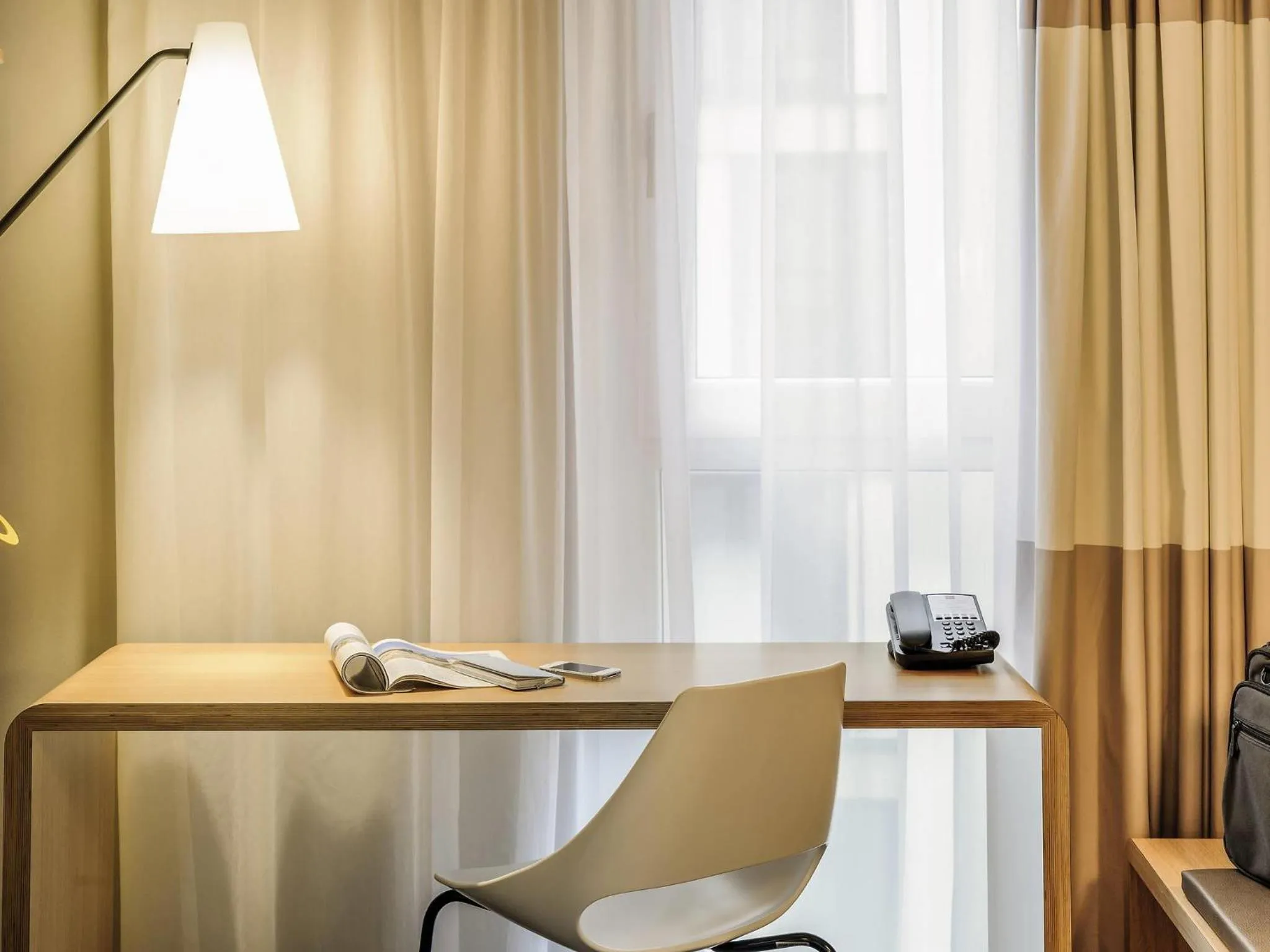 Bedroom in Ibis Berlin Hauptbahnhof